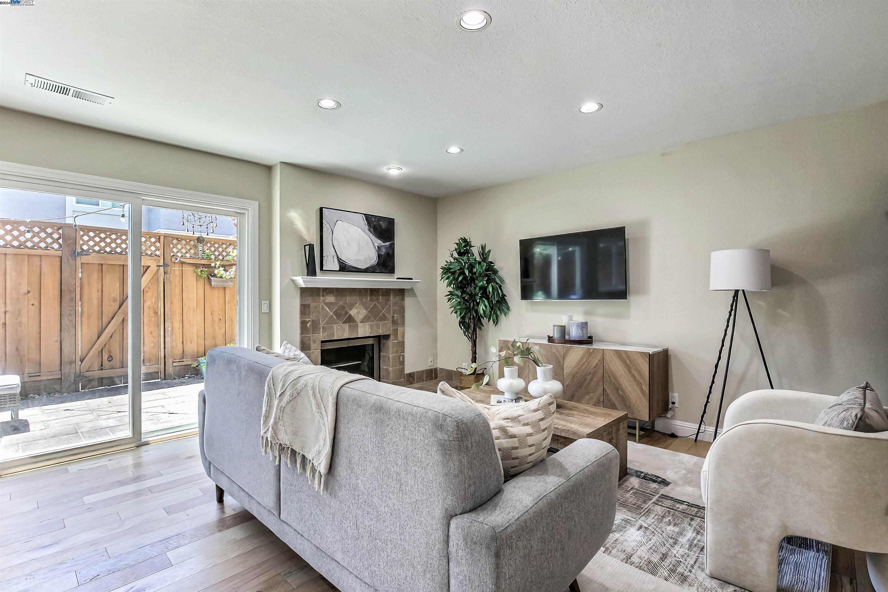 Detail Gallery Image 13 of 34 For 2532 Homestead Rd, Santa Clara,  CA 95051 - 2 Beds | 2/1 Baths