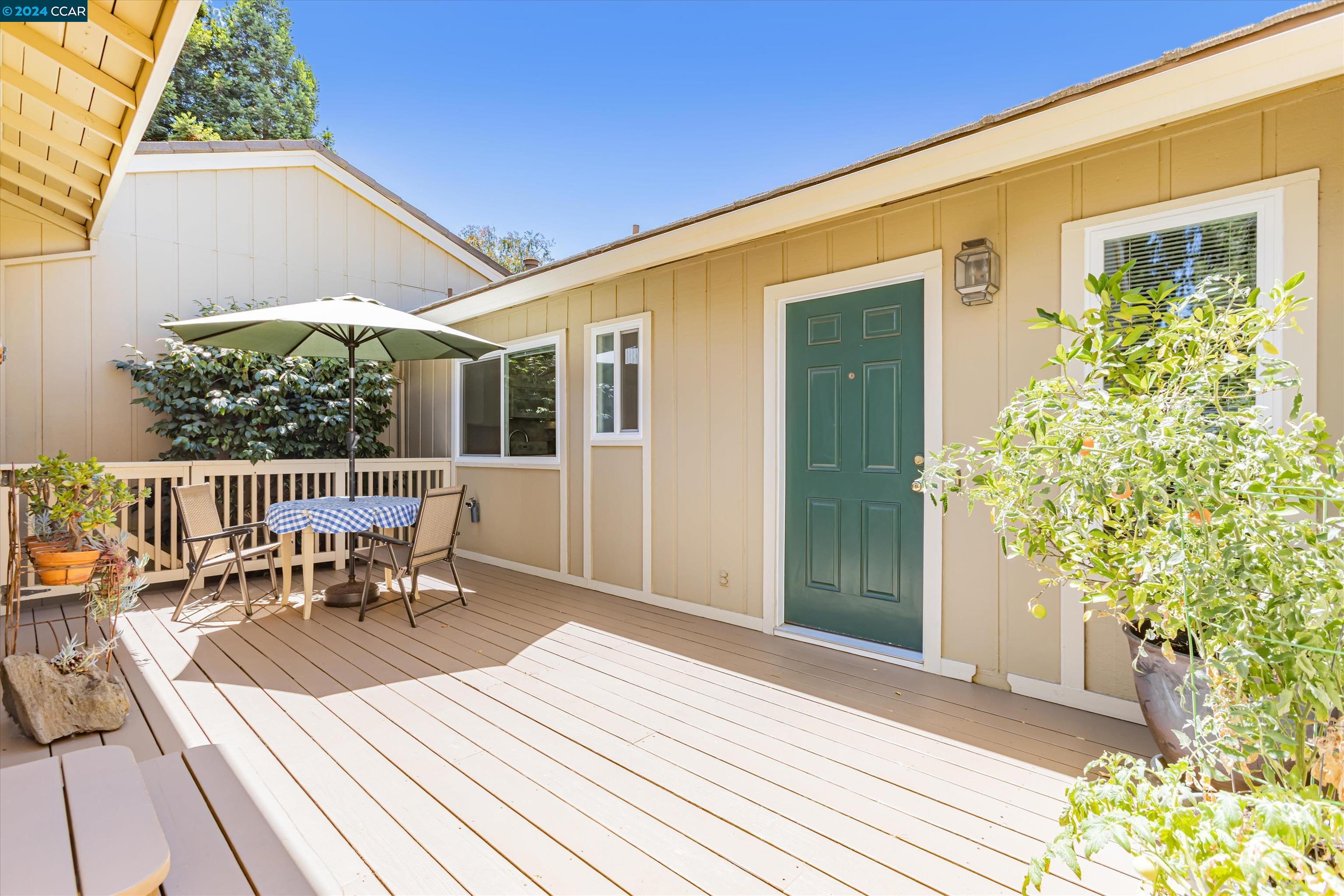 More Details about MLS # 41066569 : 537 THISTLE CIR