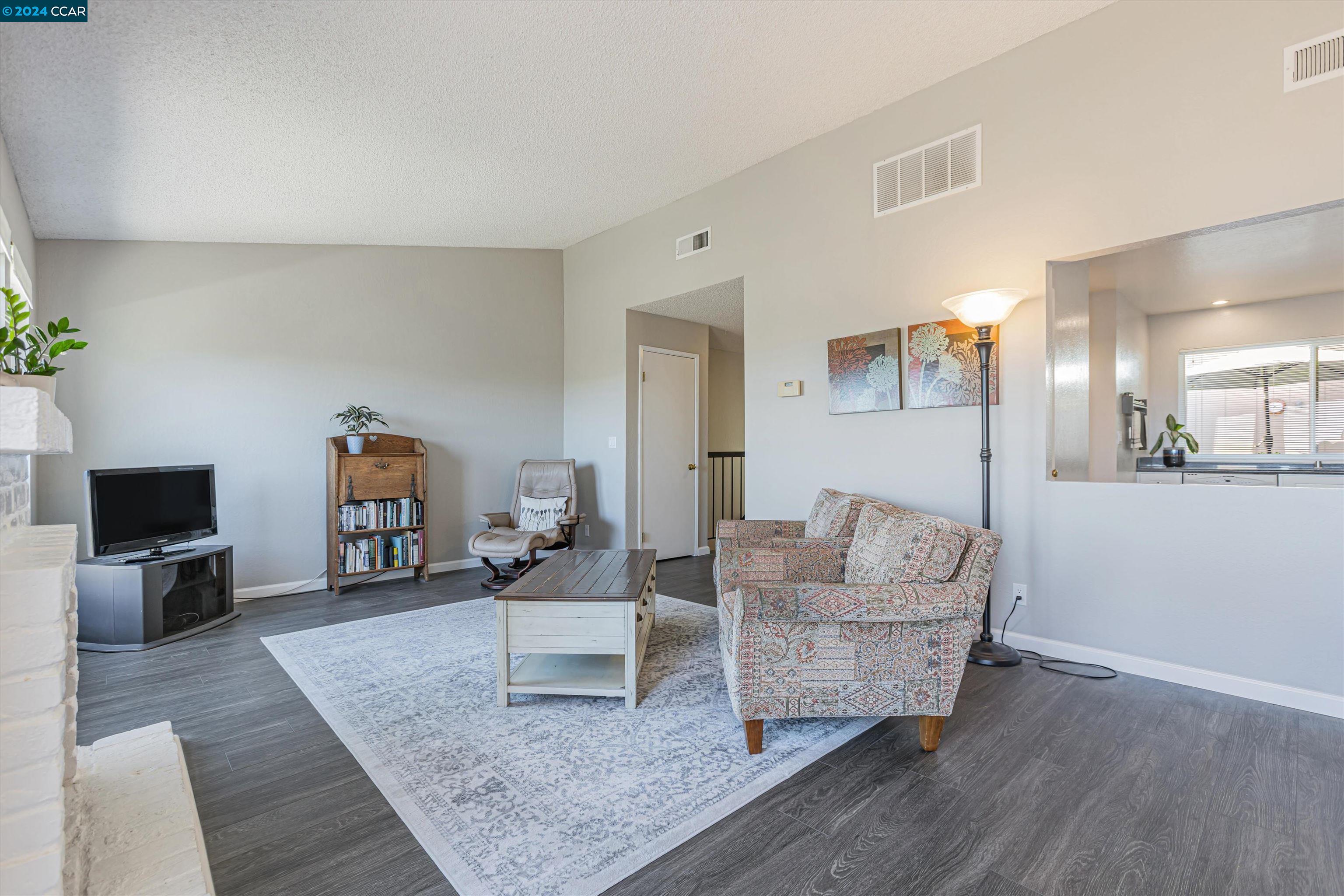 Photo #2: 41066569 Listing 