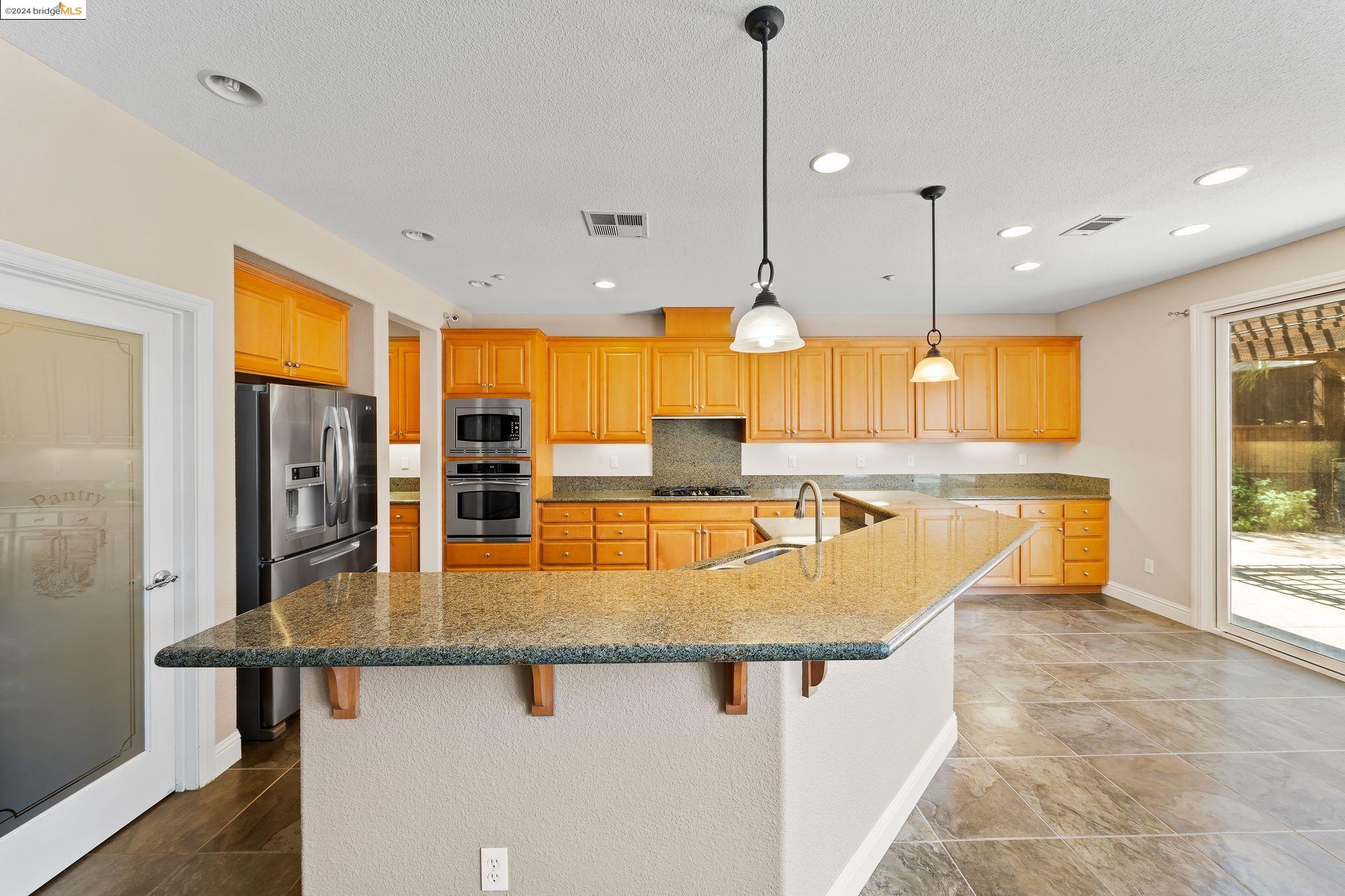 Detail Gallery Image 9 of 54 For 26 Foxglove Ct, Oakley,  CA 94561 - 5 Beds | 4/1 Baths