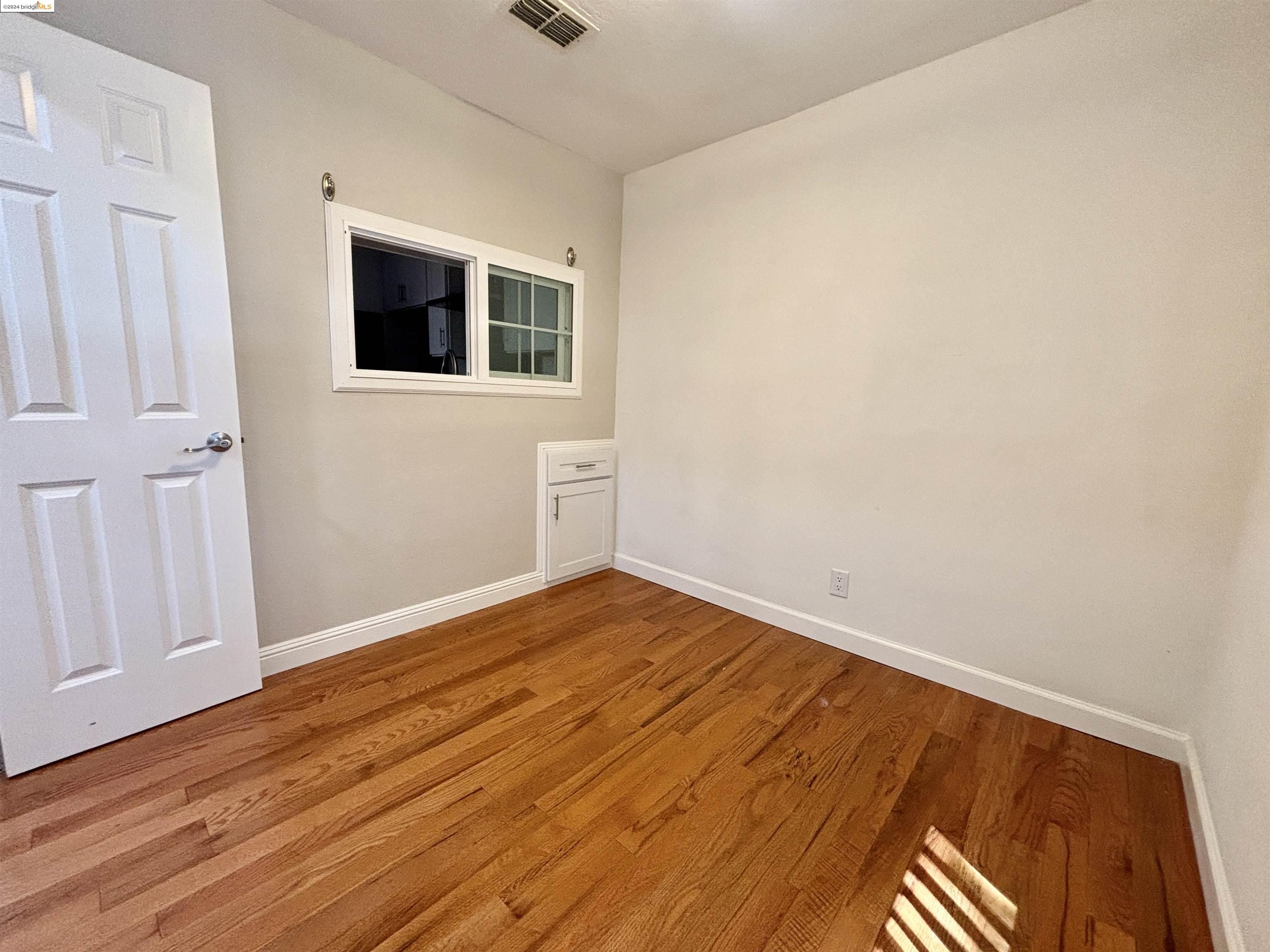Photo #5: 41066600 Listing 