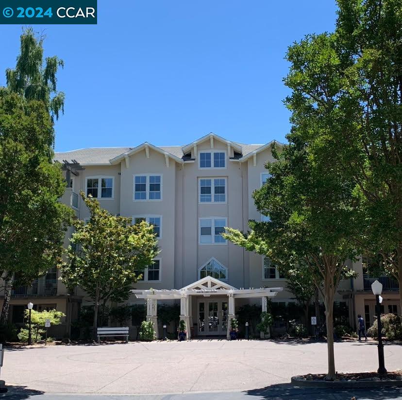 MLS: 41066638 Condo For Sale