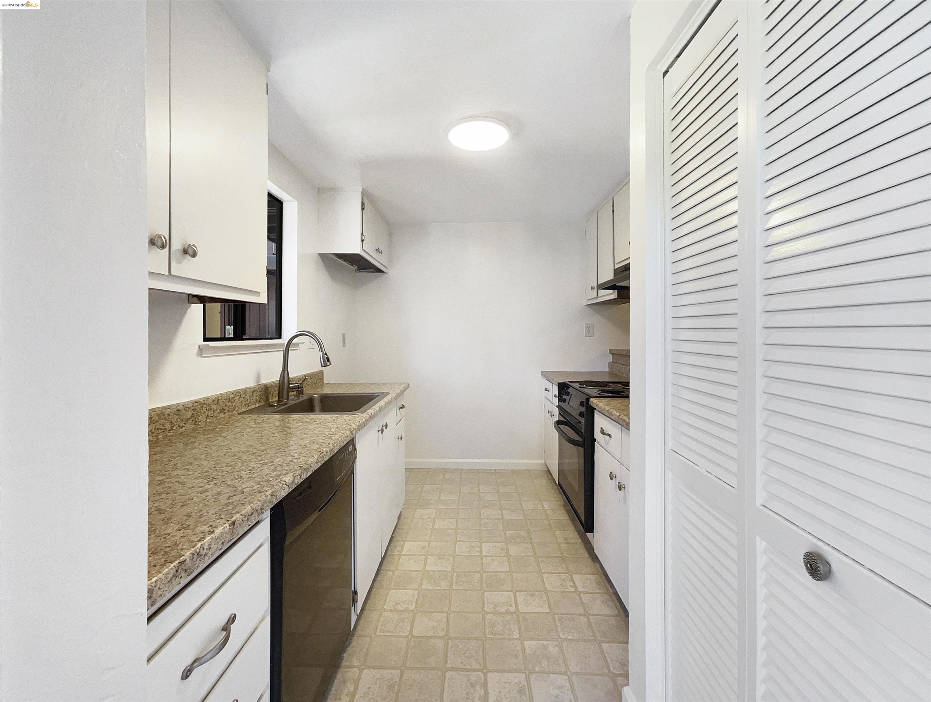 Detail Gallery Image 2 of 37 For 816 Camelback, Pleasant Hill,  CA 94523 - 2 Beds | 2 Baths