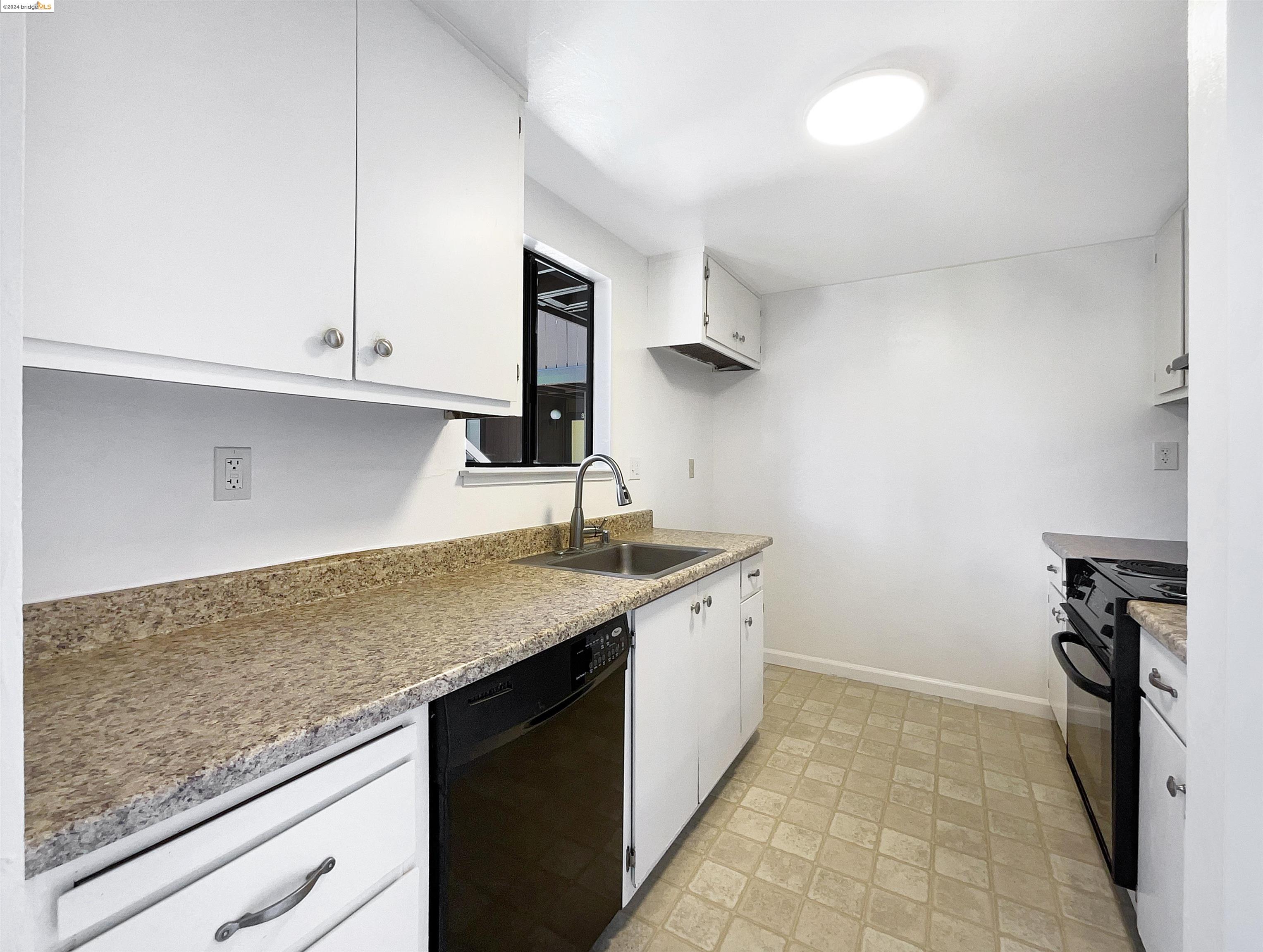 Detail Gallery Image 7 of 37 For 816 Camelback, Pleasant Hill,  CA 94523 - 2 Beds | 2 Baths