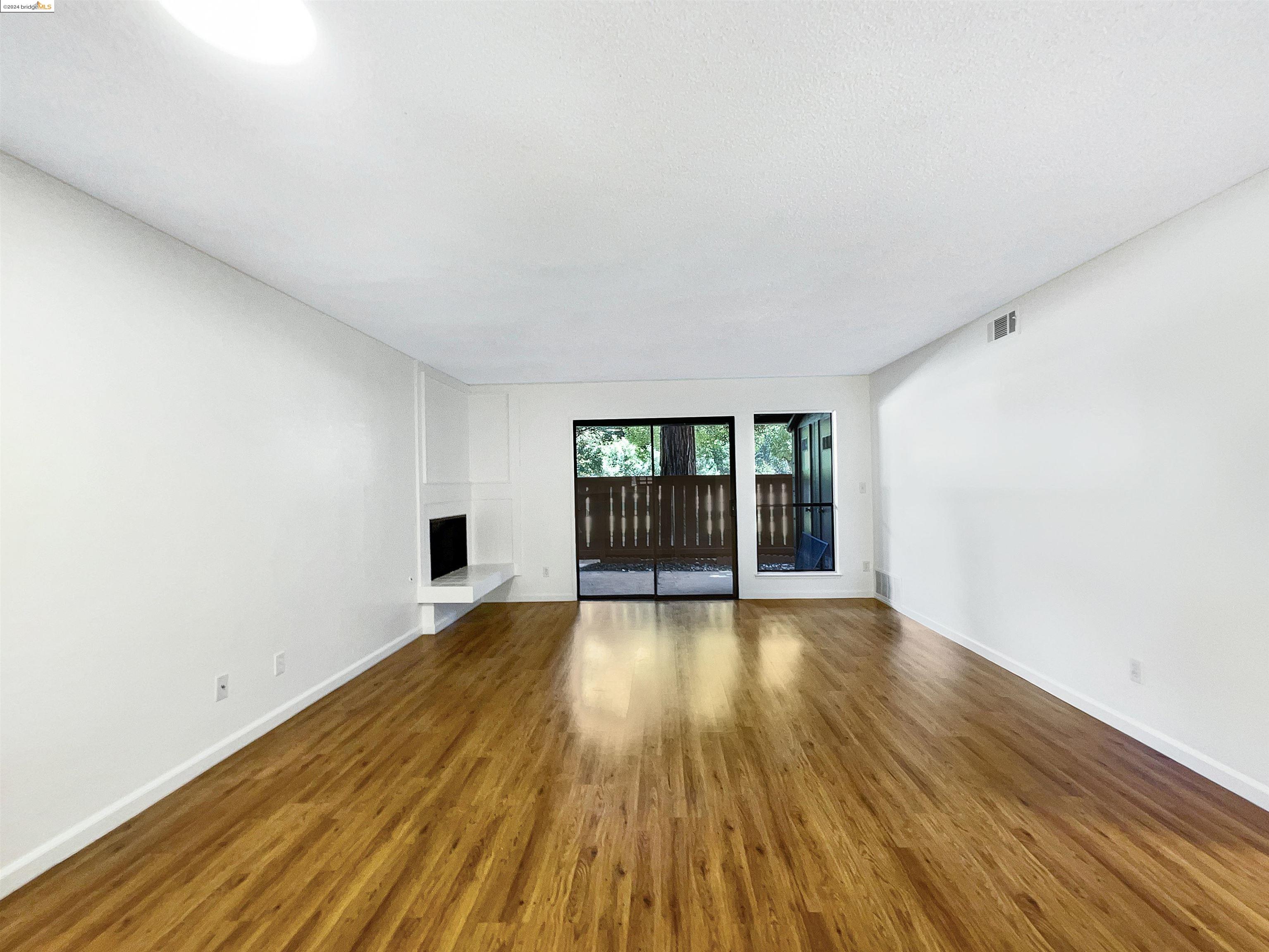 Detail Gallery Image 8 of 37 For 816 Camelback, Pleasant Hill,  CA 94523 - 2 Beds | 2 Baths