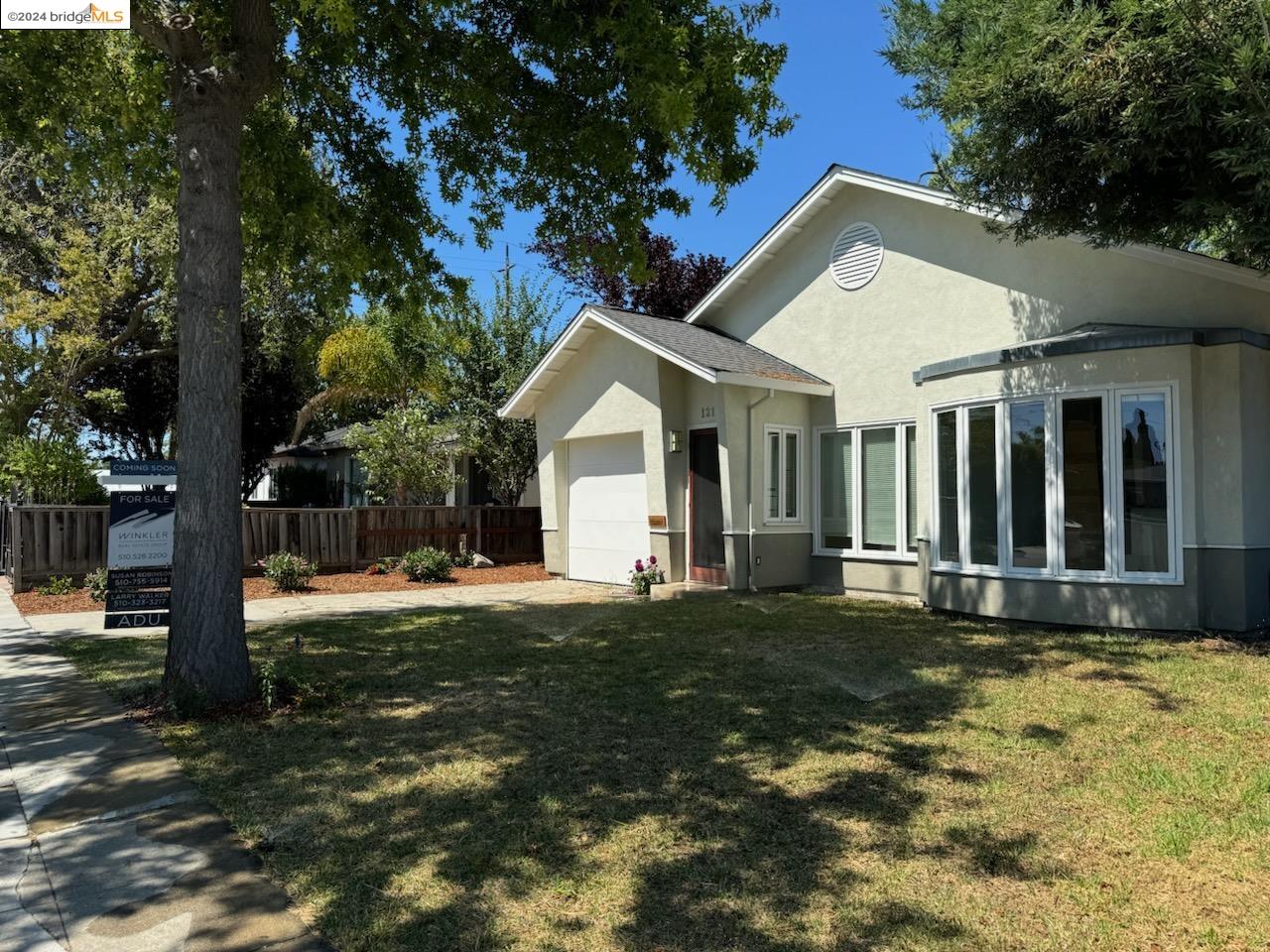 Detail Gallery Image 1 of 1 For 1211 Sevier Ave, Menlo Park,  CA 94025 - 3 Beds | 2 Baths