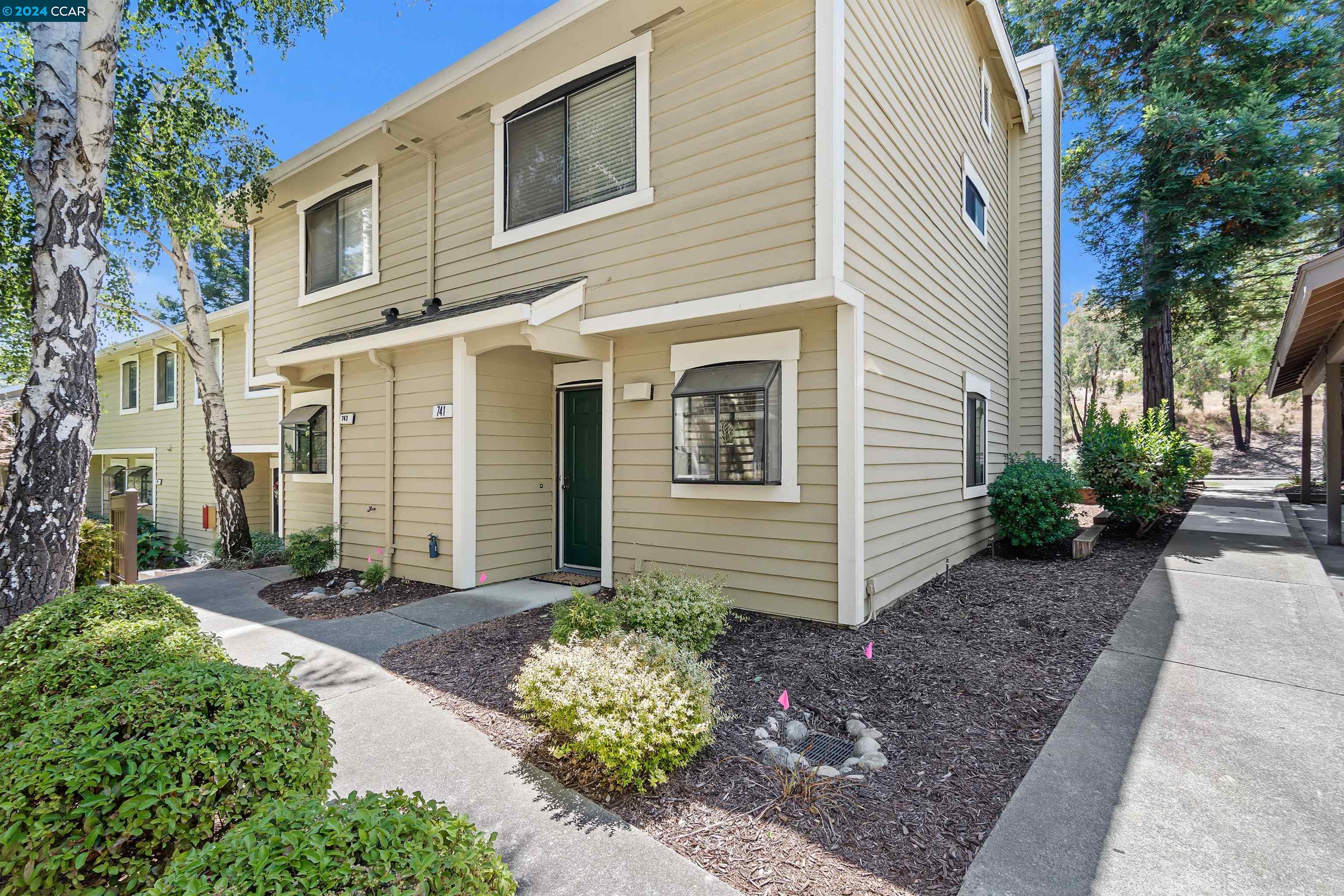 More Details about MLS # 41066728 : 741 CENTER AVE