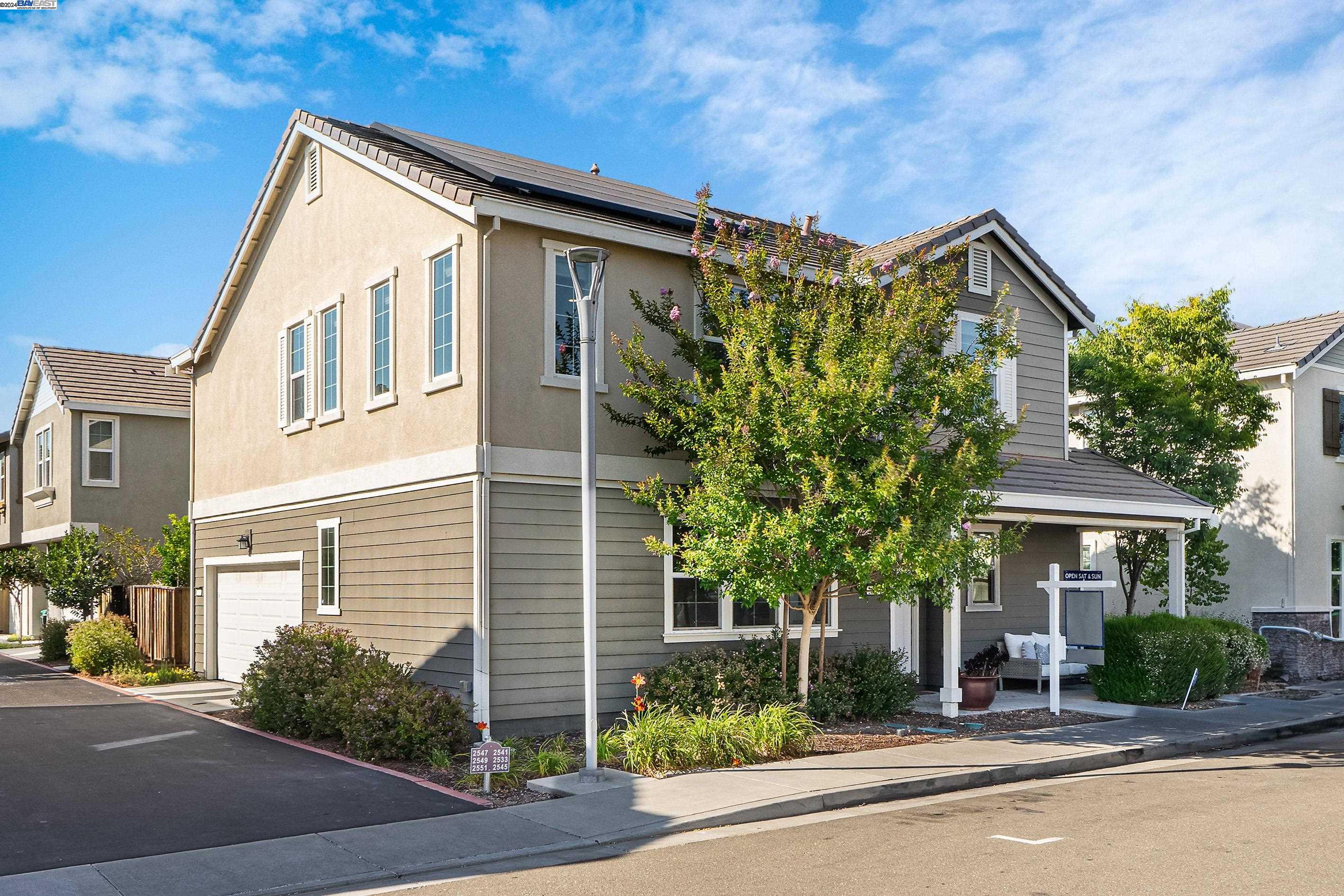 Detail Gallery Image 1 of 1 For 2545 Admiral Cir, Hayward,  CA 94545 - 3 Beds | 2/1 Baths