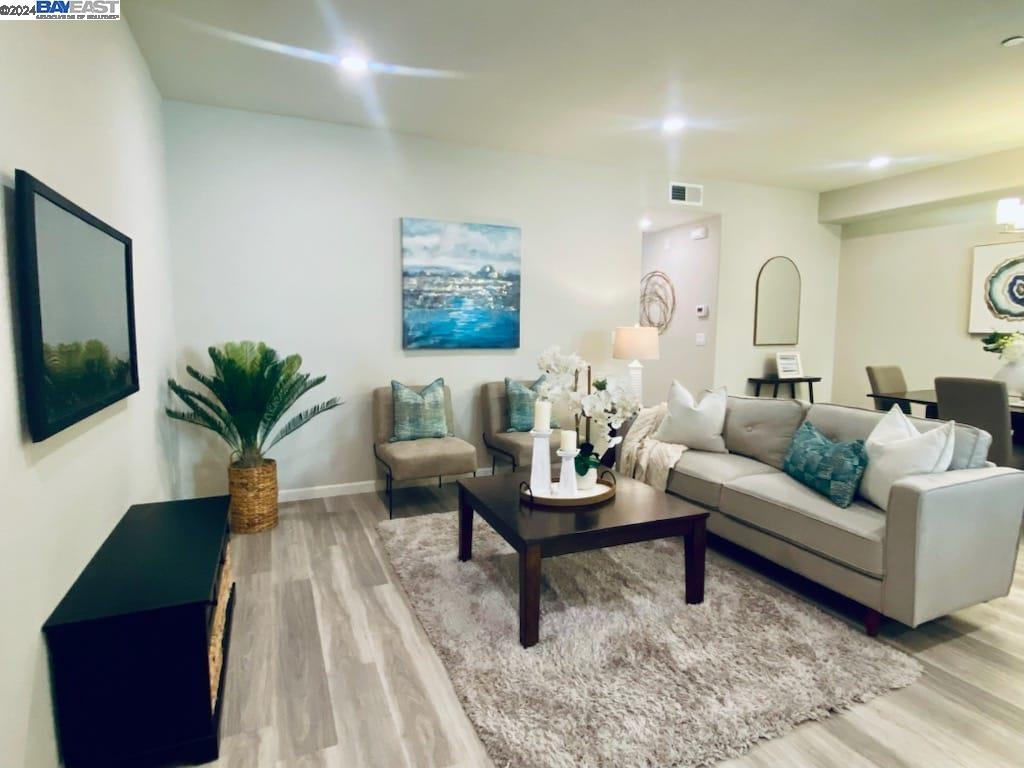 Photo #2: 41066881 Listing 