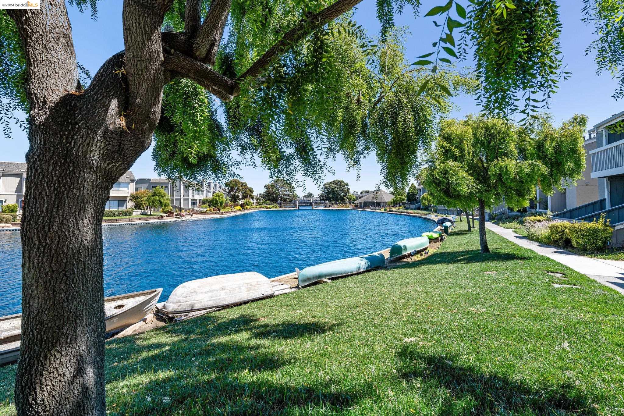 Detail Gallery Image 1 of 1 For 825.5 Juno Lane, Foster City,  CA 94404 - 2 Beds | 2/1 Baths