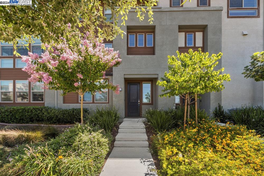 Detail Gallery Image 1 of 1 For 5860 Midnight Pl #C,  Dublin,  CA 94568 - 4 Beds | 3 Baths