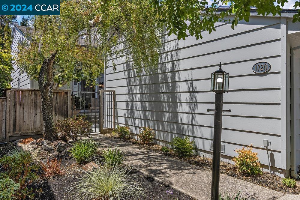MLS: 41067013 Condo For Sale