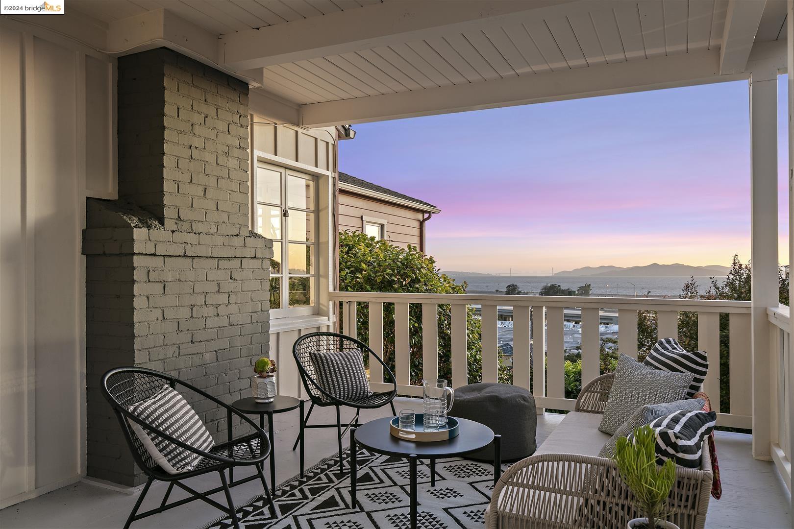 Detail Gallery Image 1 of 1 For 754 Gateview Ave, Albany,  CA 94706 - 4 Beds | 2 Baths