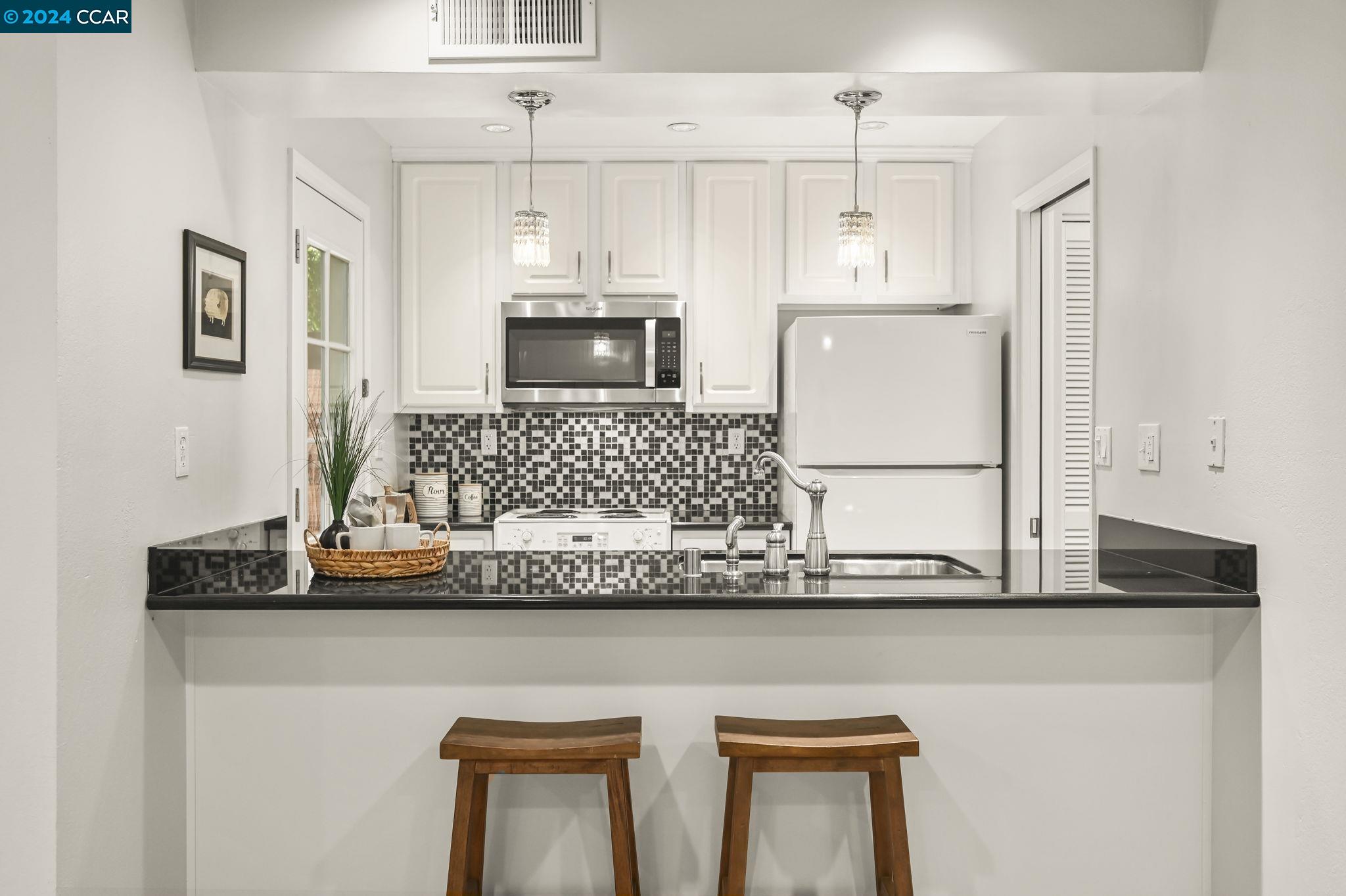Photo #6: 41067128 Listing 