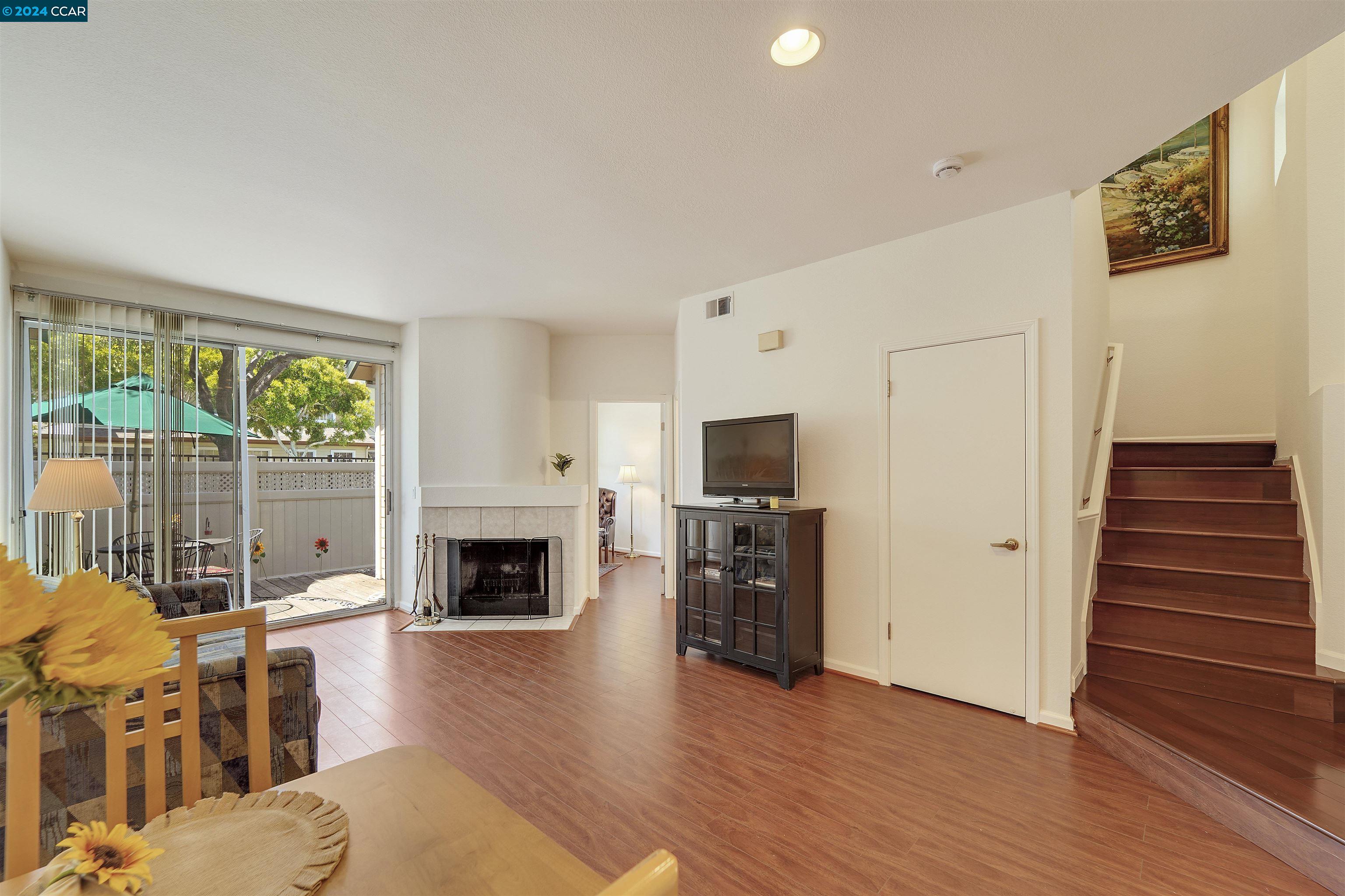 More Details about MLS # 41067263 : 2515 BAYWOOD WAY