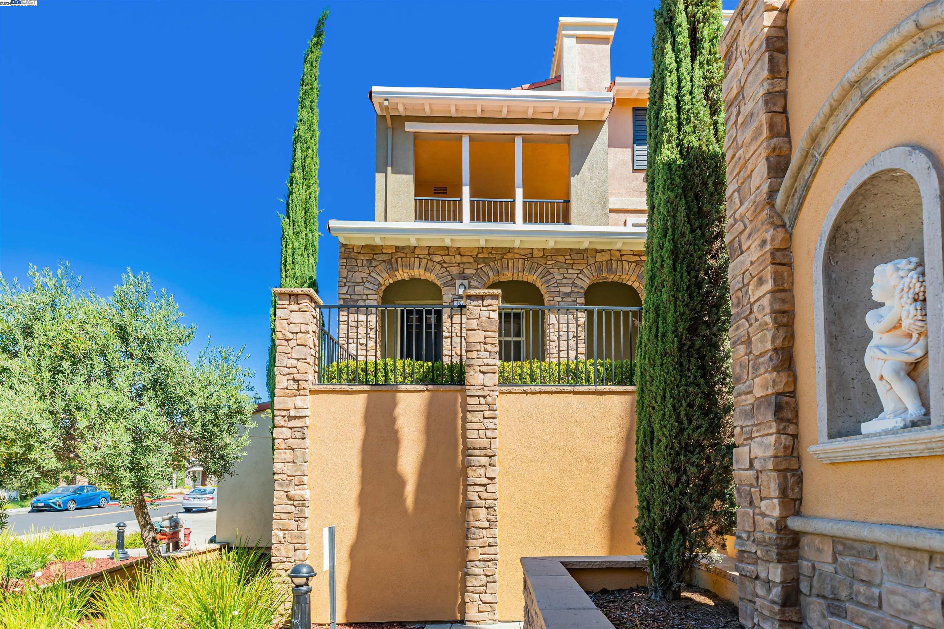 MLS: 41067589 Condo For Sale