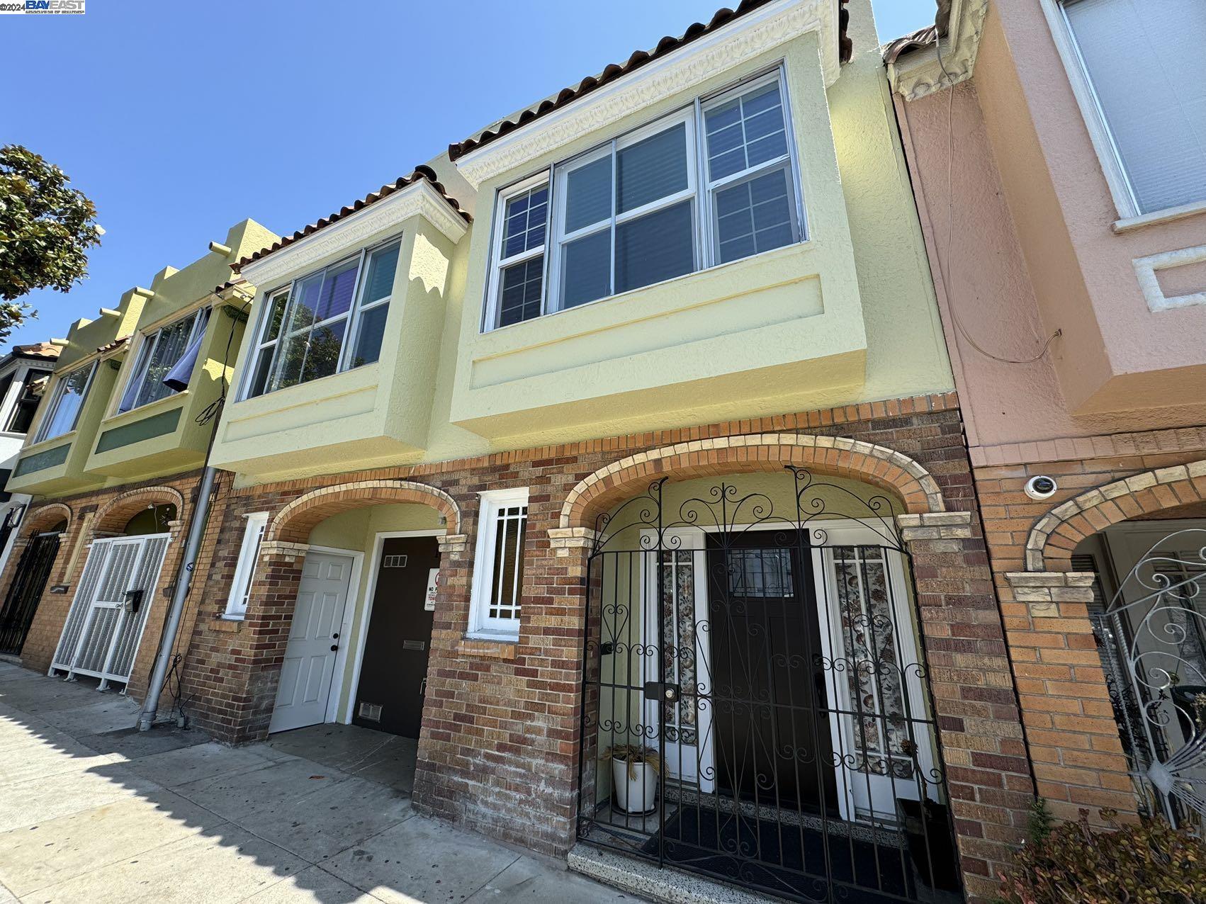 Detail Gallery Image 1 of 1 For 1684 Palou Ave, San Francisco,  CA 94124 - 5 Beds | 4 Baths