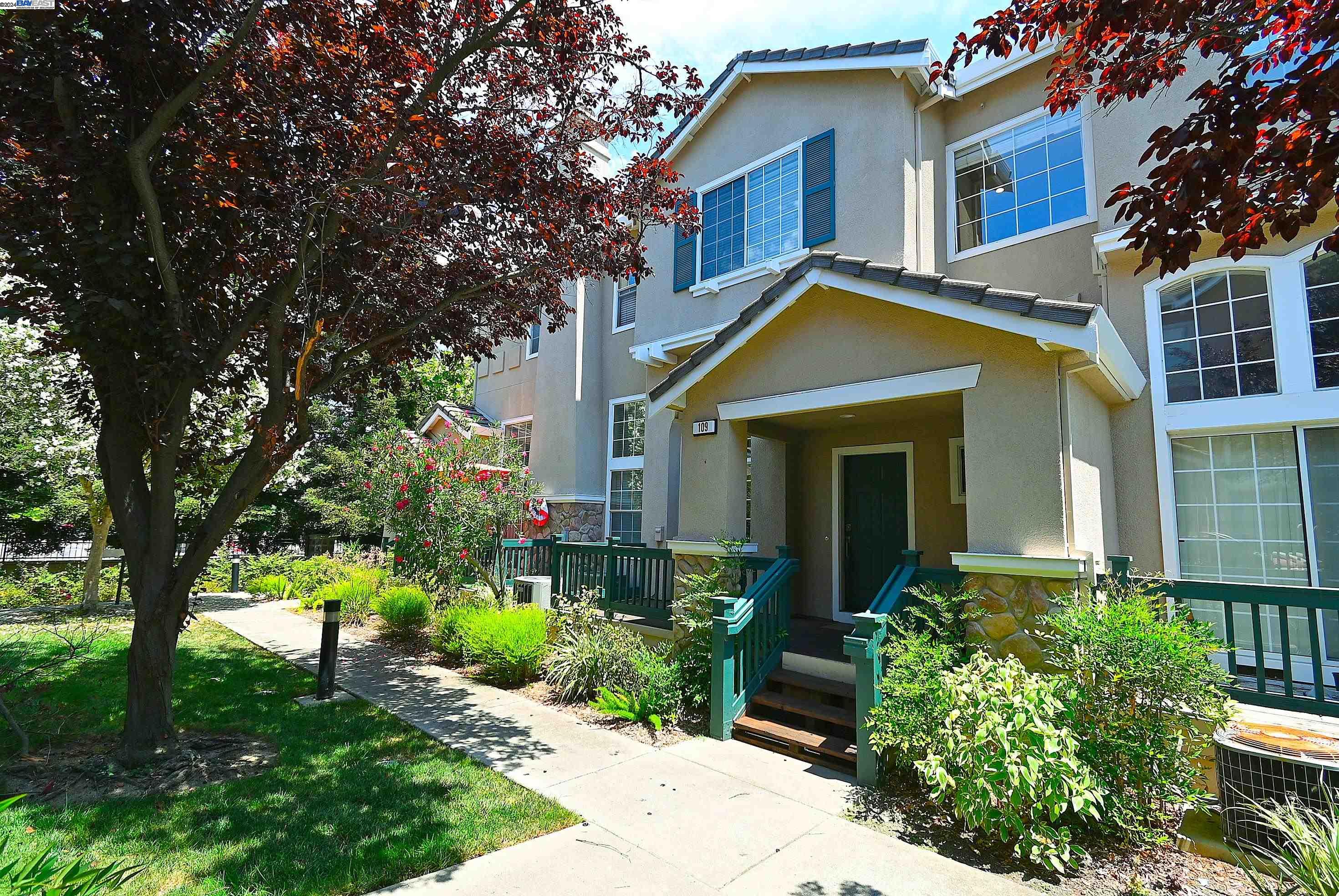 More Details about MLS # 41067688 : 109 PHOENIX CT