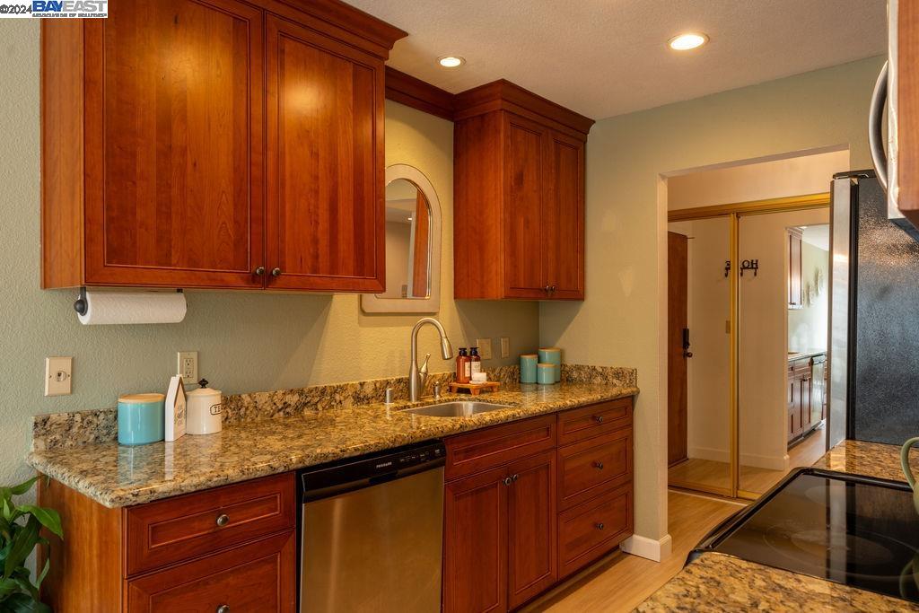 Detail Gallery Image 9 of 39 For 402 Laurel, Half Moon Bay,  CA 94019 - 2 Beds | 2 Baths