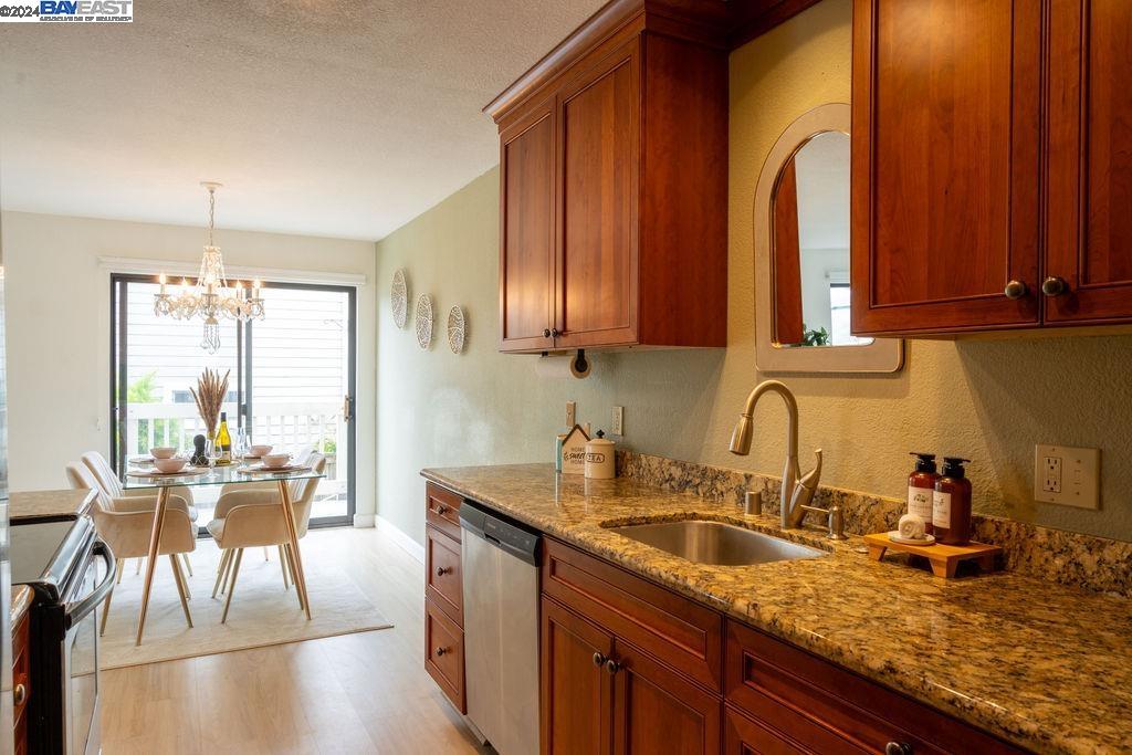 Detail Gallery Image 11 of 39 For 402 Laurel, Half Moon Bay,  CA 94019 - 2 Beds | 2 Baths