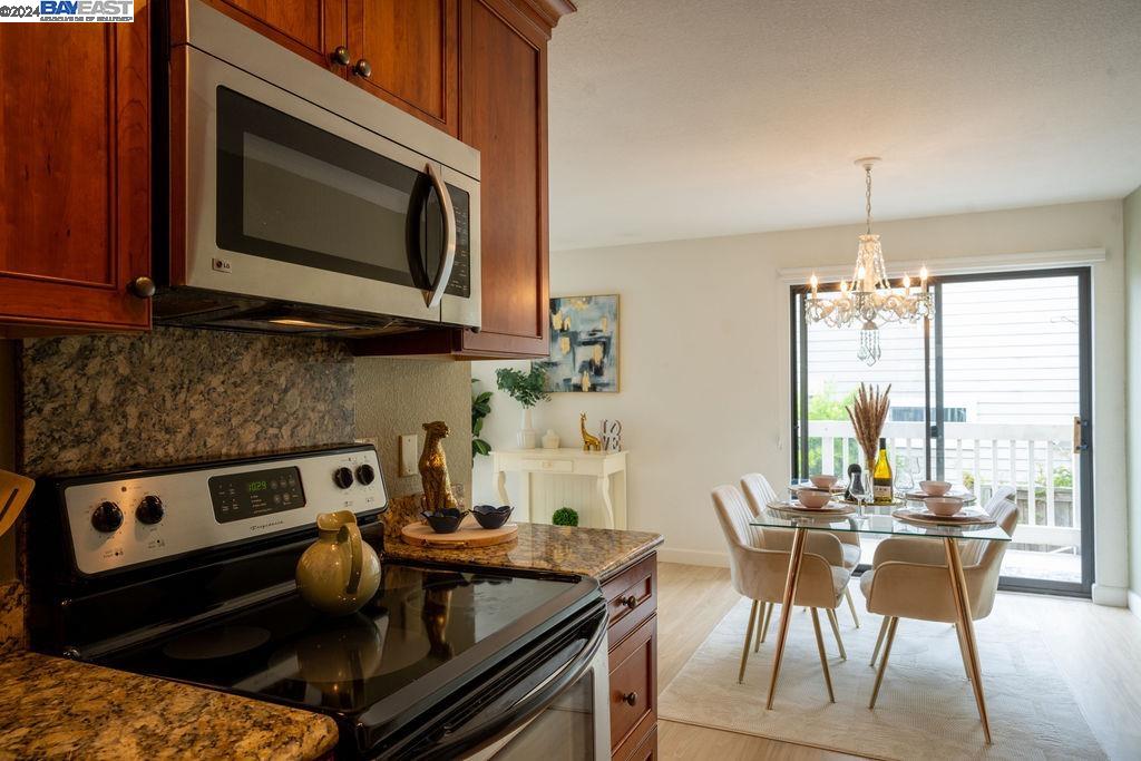 Detail Gallery Image 12 of 39 For 402 Laurel, Half Moon Bay,  CA 94019 - 2 Beds | 2 Baths