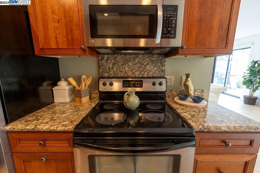 Detail Gallery Image 13 of 39 For 402 Laurel, Half Moon Bay,  CA 94019 - 2 Beds | 2 Baths