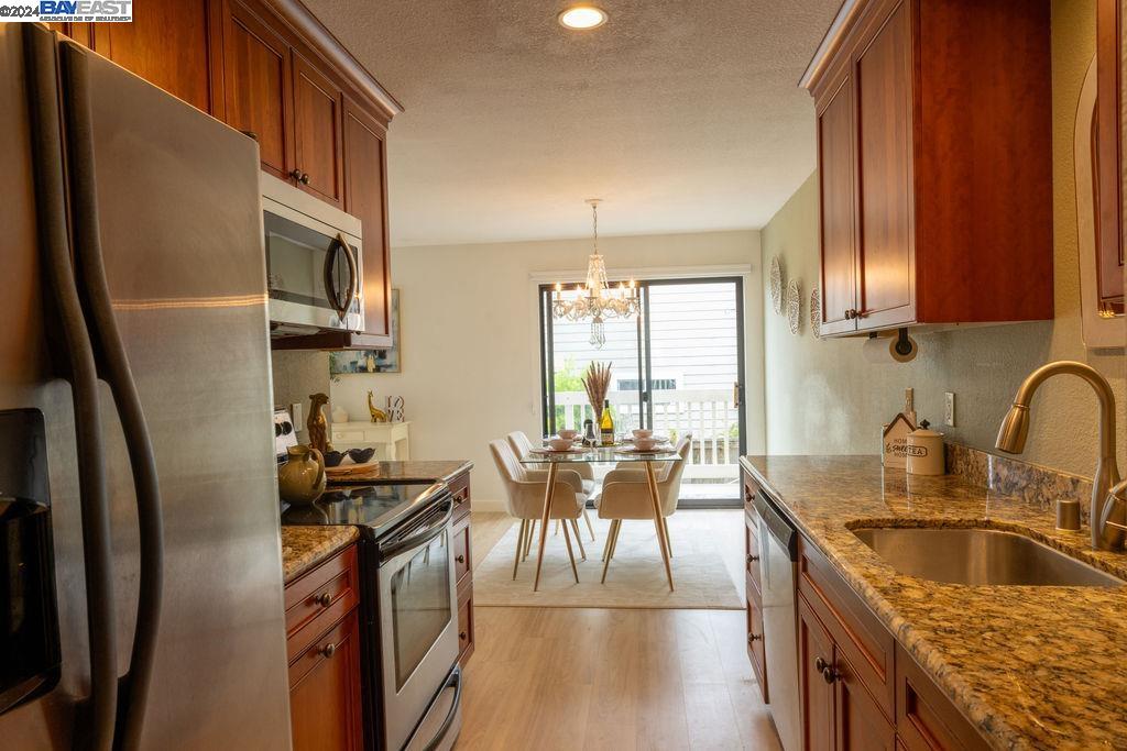Detail Gallery Image 14 of 39 For 402 Laurel, Half Moon Bay,  CA 94019 - 2 Beds | 2 Baths