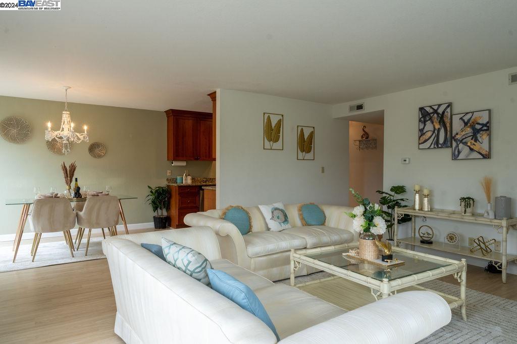 Detail Gallery Image 4 of 39 For 402 Laurel, Half Moon Bay,  CA 94019 - 2 Beds | 2 Baths