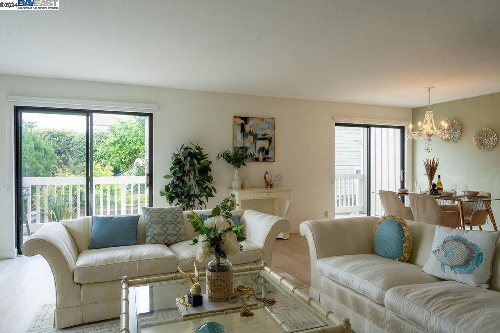 Detail Gallery Image 5 of 39 For 402 Laurel, Half Moon Bay,  CA 94019 - 2 Beds | 2 Baths