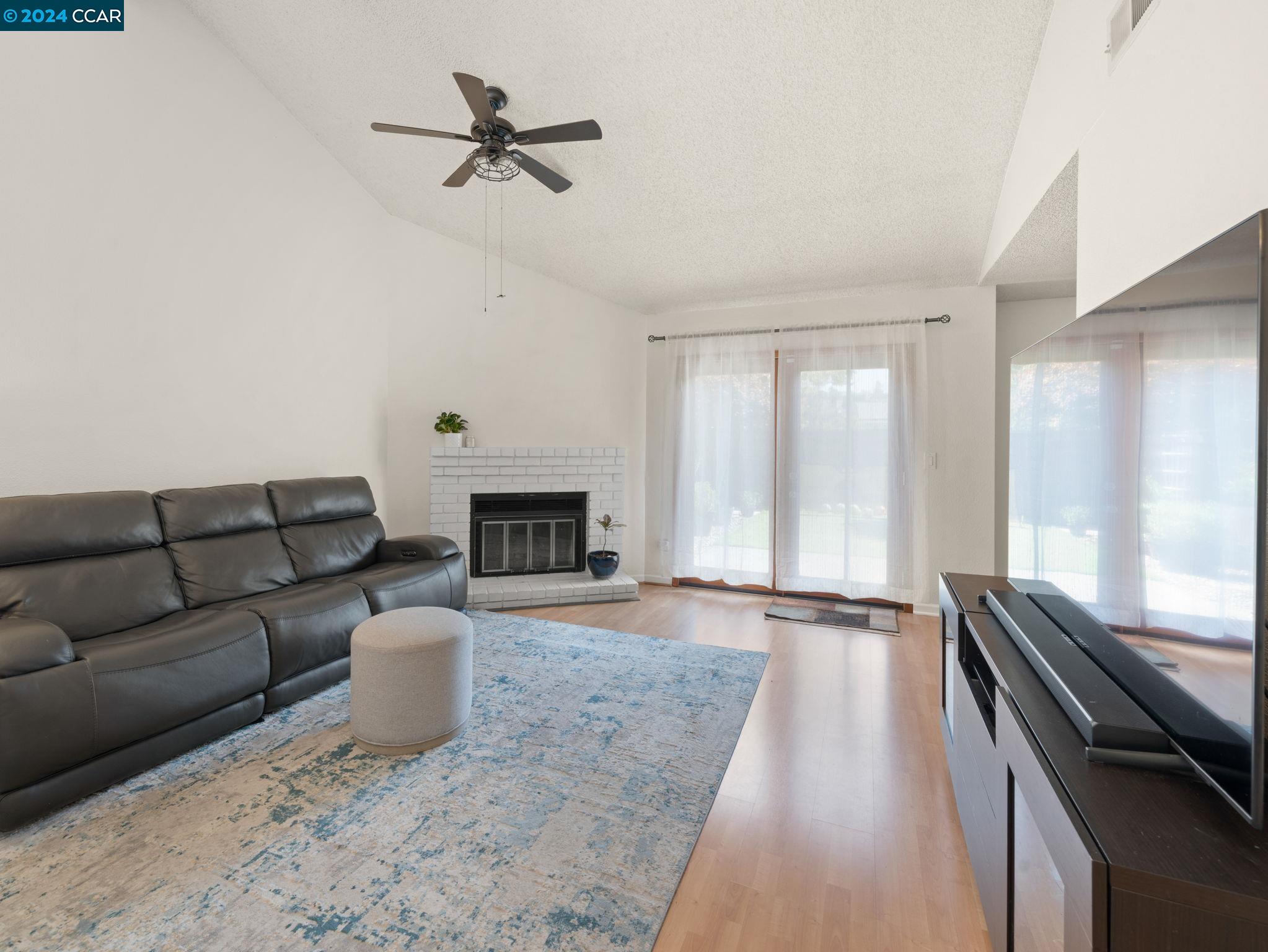 Photo #4: 41067789 Listing 
