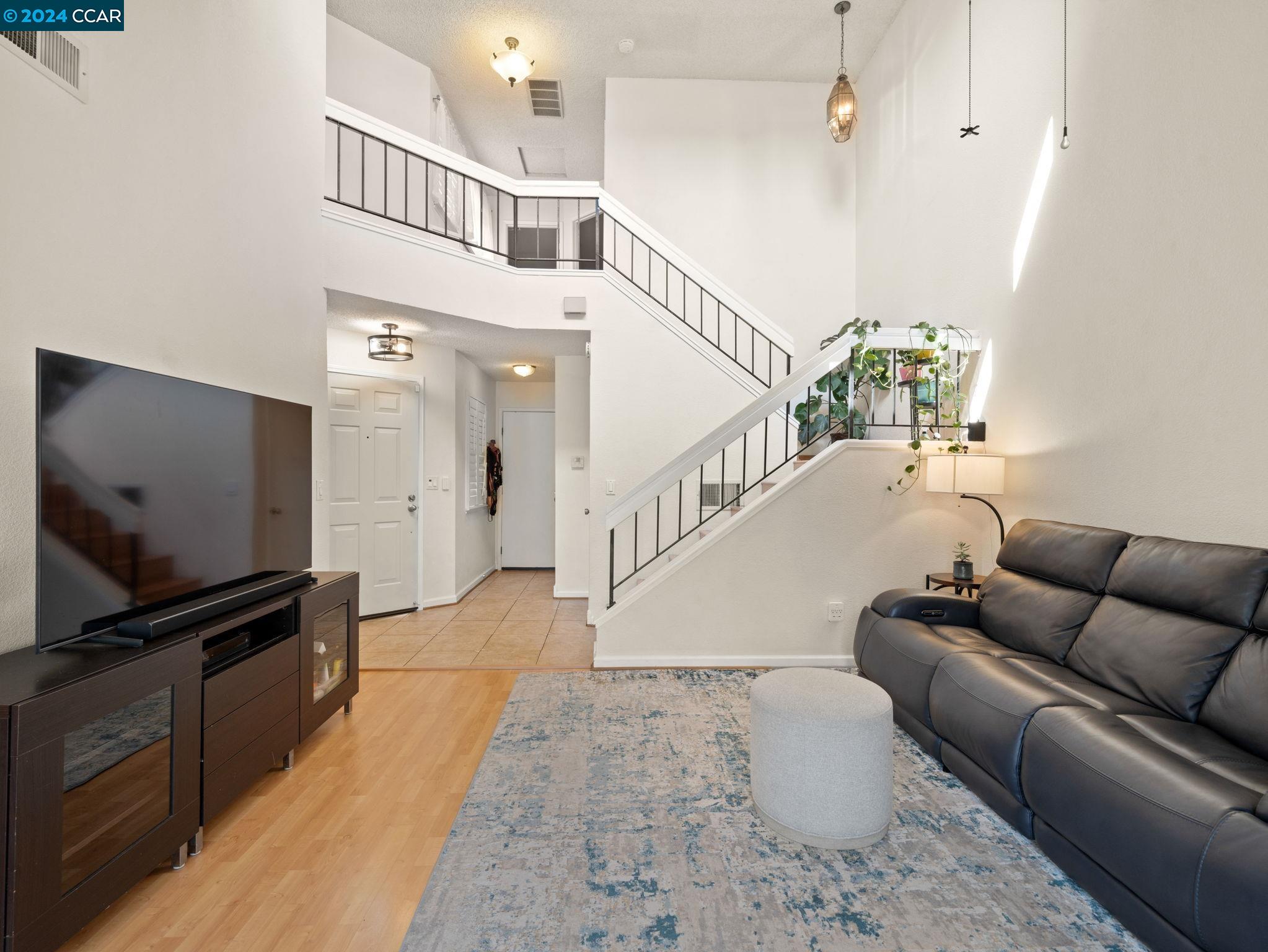 Photo #5: 41067789 Listing 