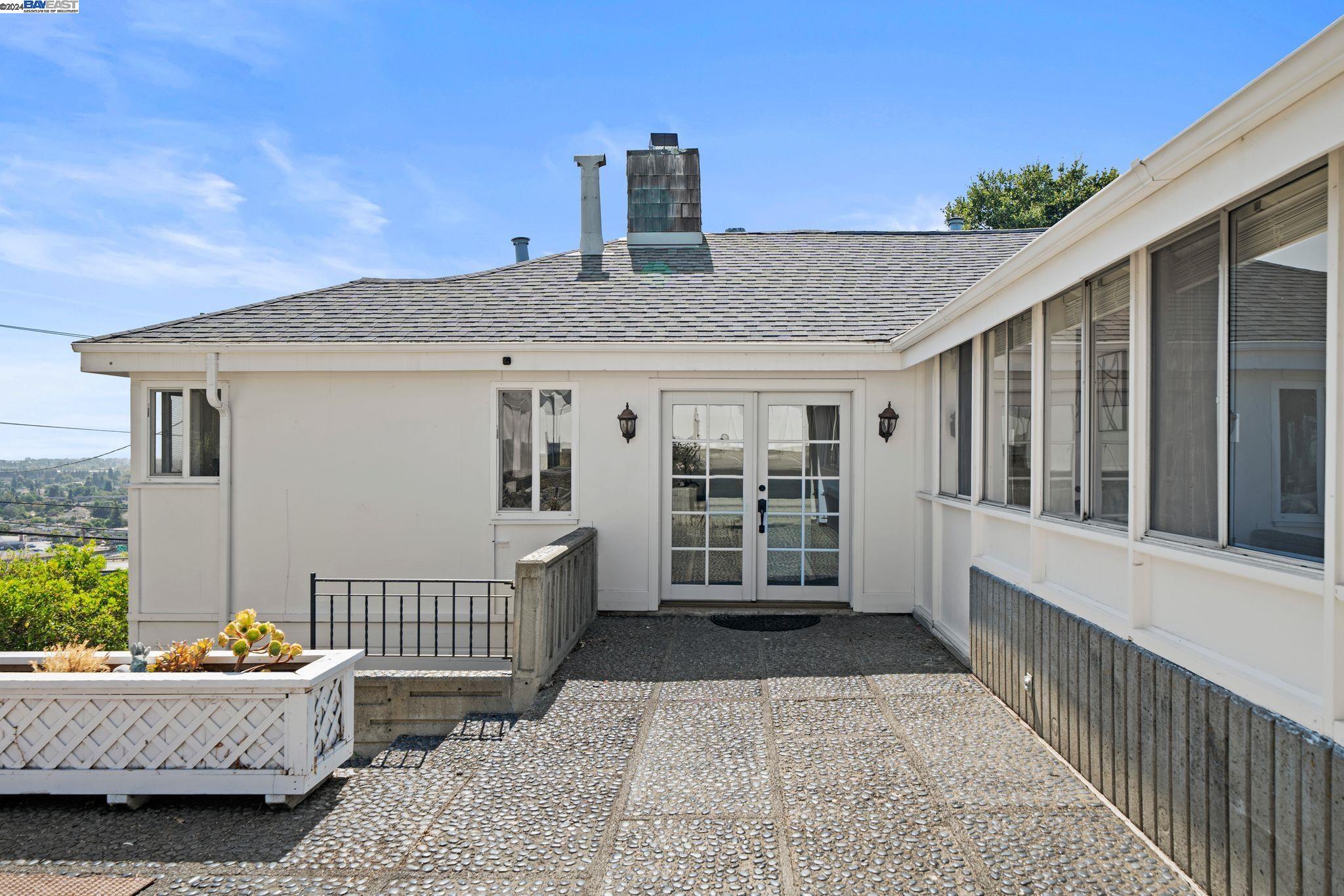 Detail Gallery Image 5 of 41 For 17351 President Dr, Castro Valley,  CA 94546 - 4 Beds | 2 Baths