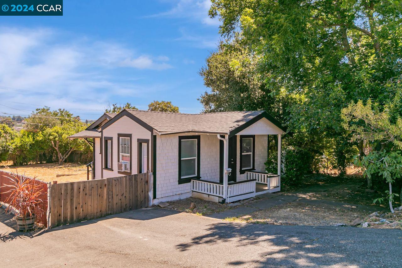 Detail Gallery Image 1 of 1 For 909 Benicia Rd, Vallejo,  CA 94591 - 2 Beds | 2 Baths