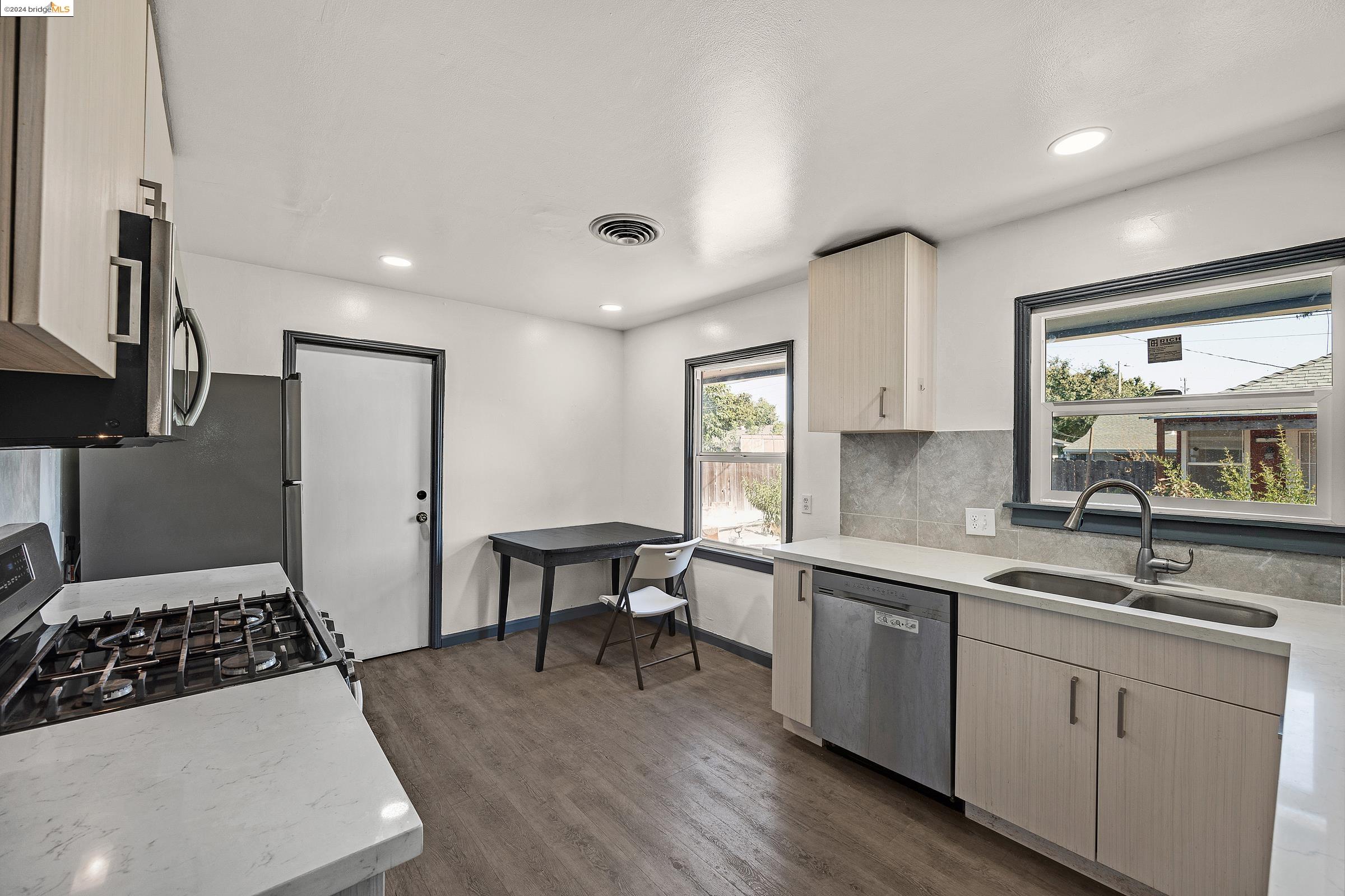 Detail Gallery Image 4 of 35 For 632 Fir St, Manteca,  CA 95336 - 2 Beds | 1 Baths