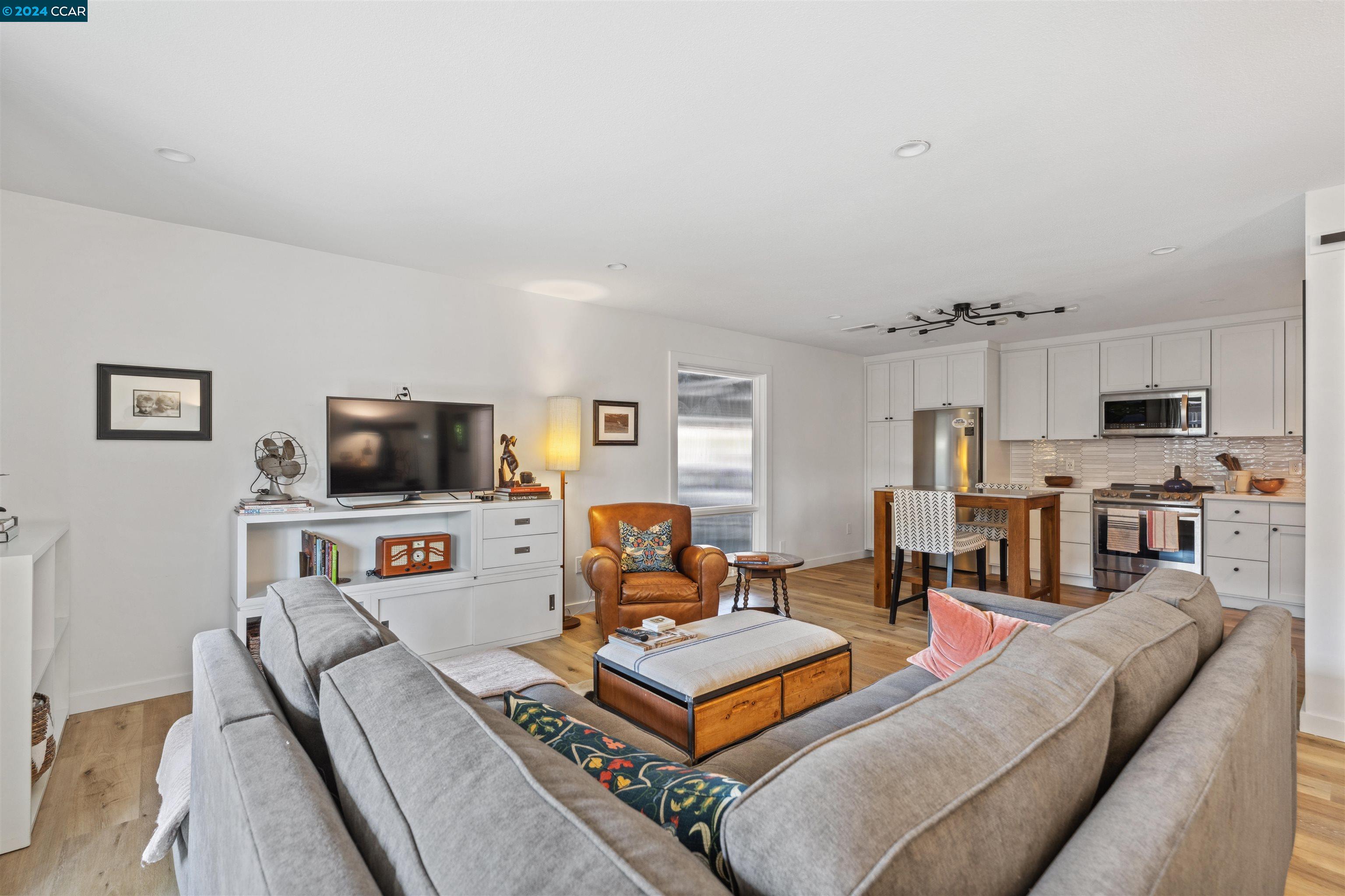 Photo #5: 41067892 Listing 