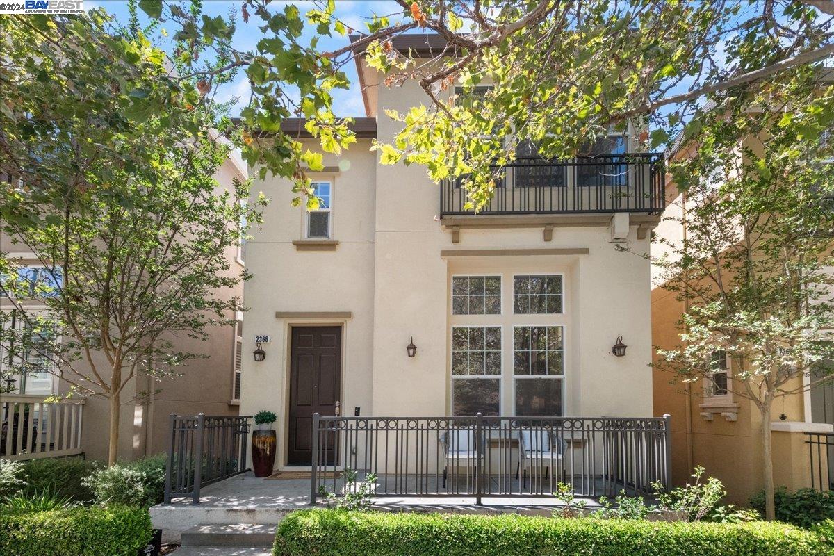 Detail Gallery Image 1 of 1 For 2366 Azevedo Pk, San Jose,  CA 95125 - 2 Beds | 2/1 Baths