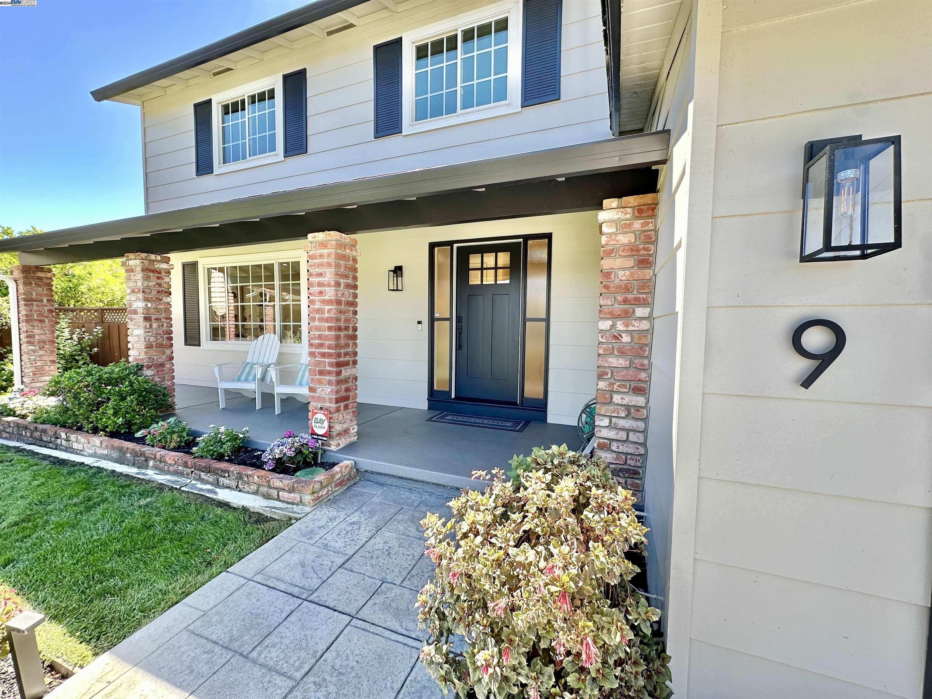 Detail Gallery Image 2 of 60 For 9 May Ct, San Ramon,  CA 94583 - 5 Beds | 2/1 Baths