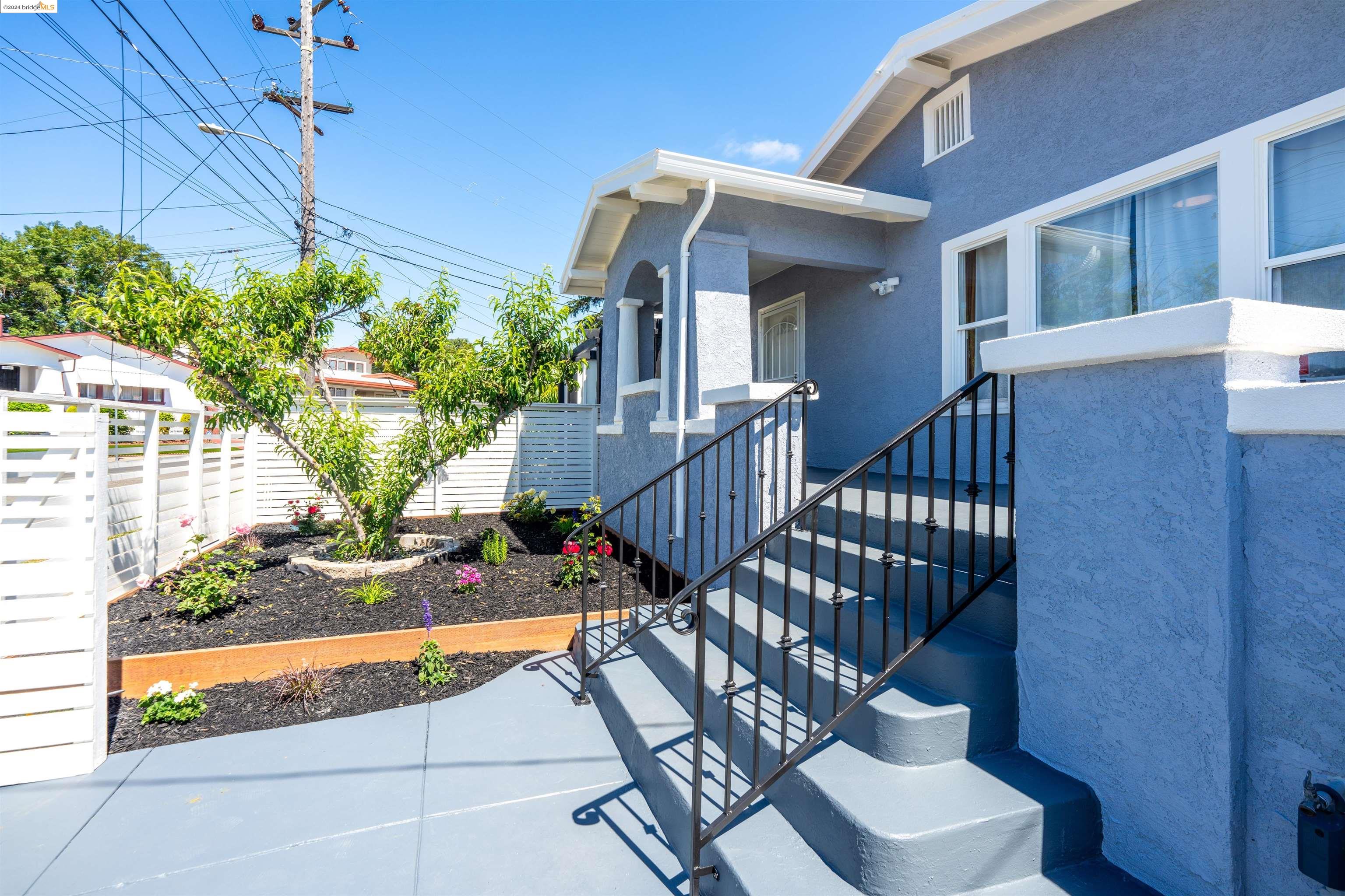 Detail Gallery Image 1 of 1 For 5600 Fleming Ave, Oakland,  CA 94605 - 3 Beds | 2 Baths