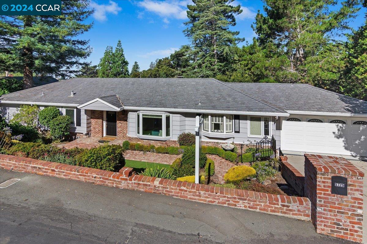 Detail Gallery Image 1 of 1 For 5725 Harbord Dr, Oakland,  CA 94611 - 3 Beds | 3 Baths