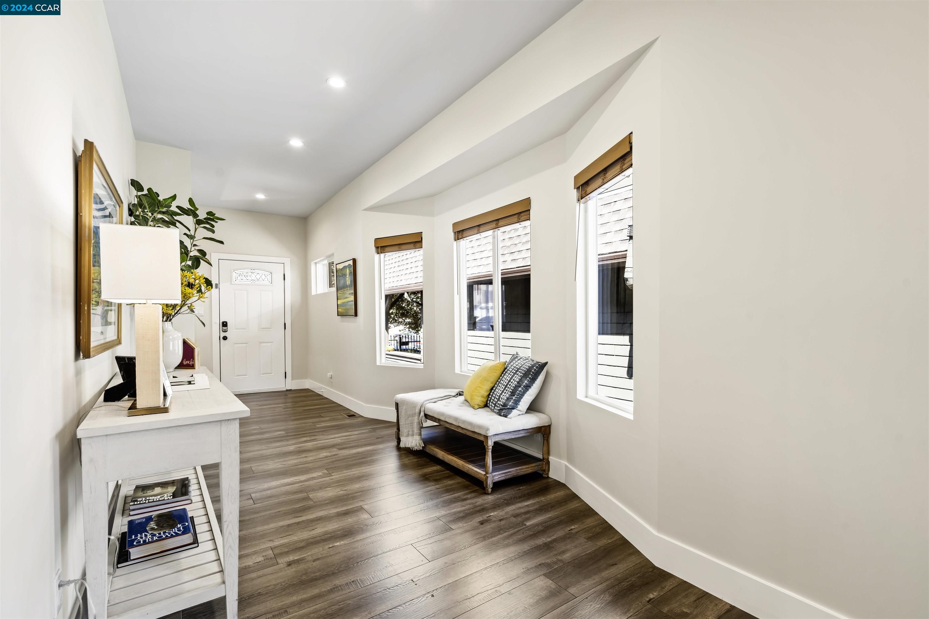 Detail Gallery Image 13 of 60 For 2219 E 27th St, Oakland,  CA 94606 - 4 Beds | 2 Baths