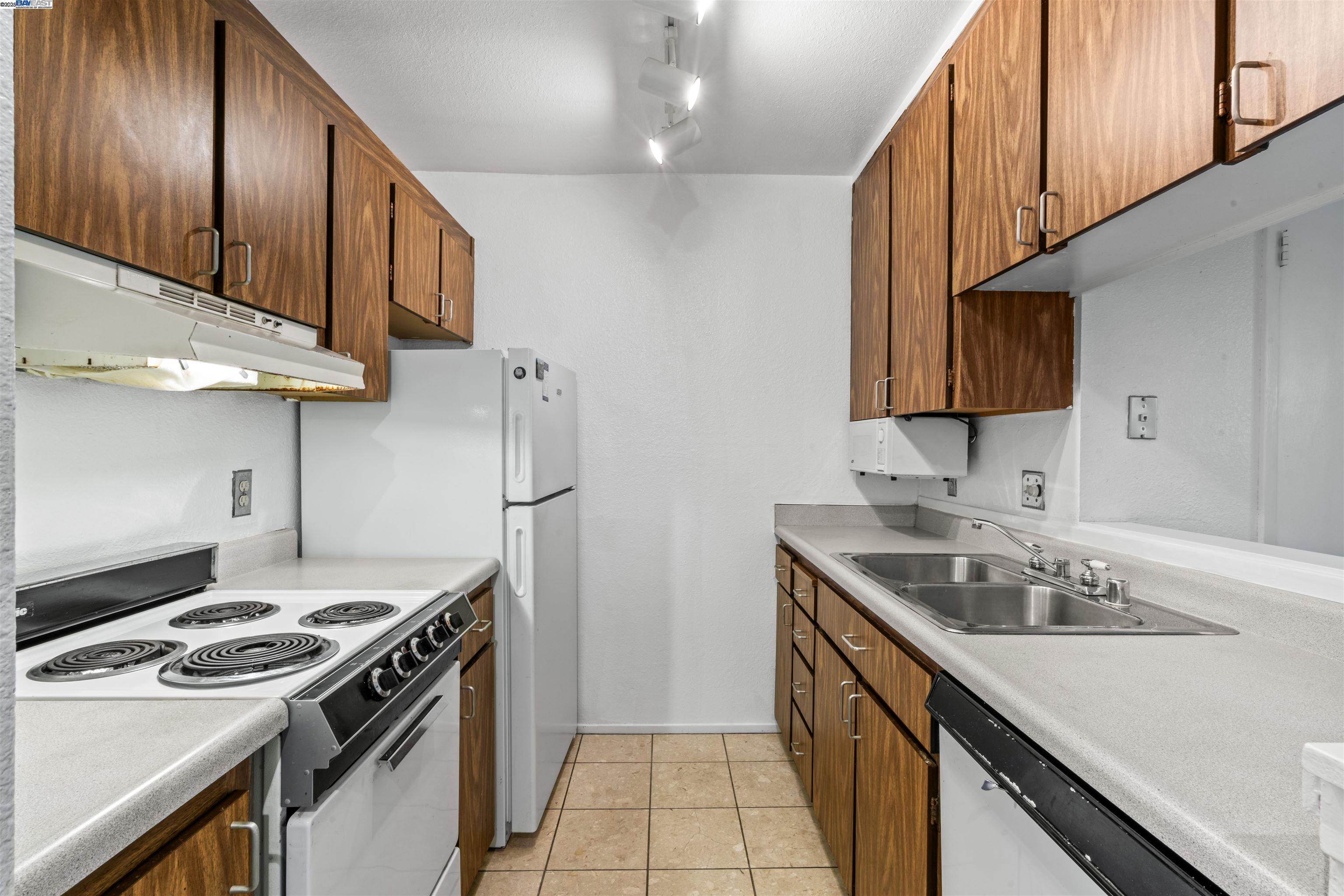 Detail Gallery Image 6 of 40 For 374 Imperial Way #2,  Daly City,  CA 94015-2529 - 1 Beds | 1 Baths