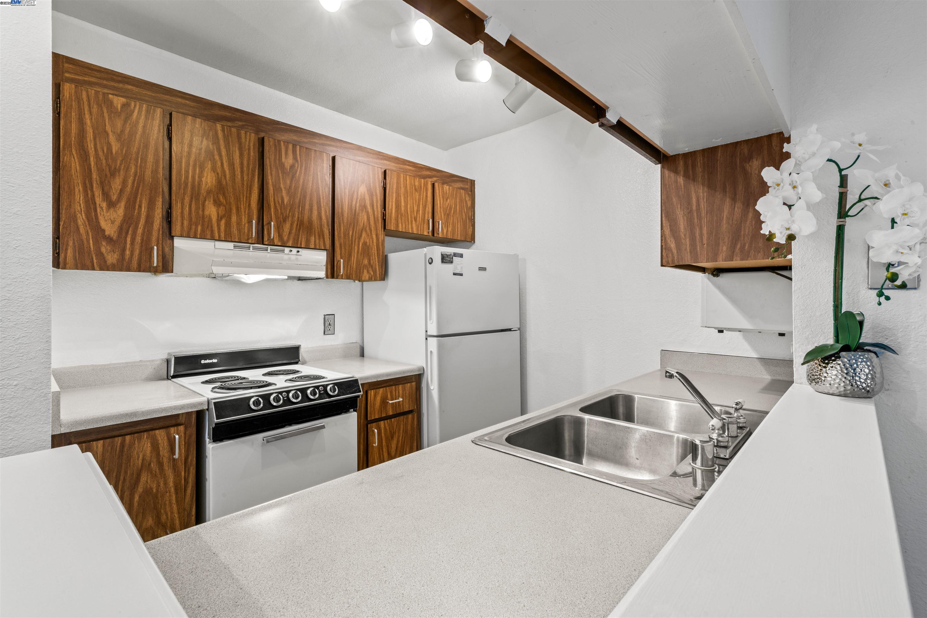 Detail Gallery Image 7 of 40 For 374 Imperial Way #2,  Daly City,  CA 94015-2529 - 1 Beds | 1 Baths