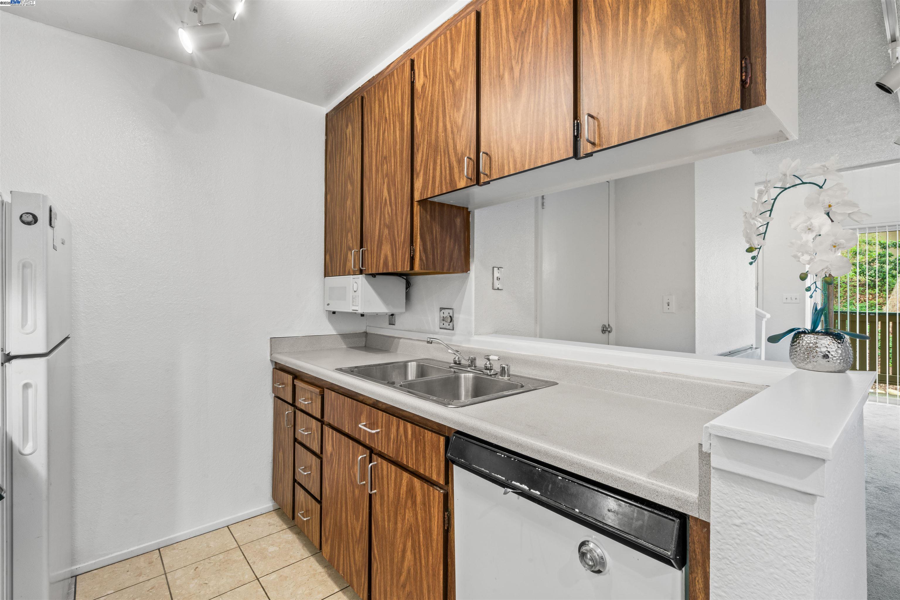 Detail Gallery Image 8 of 40 For 374 Imperial Way #2,  Daly City,  CA 94015-2529 - 1 Beds | 1 Baths