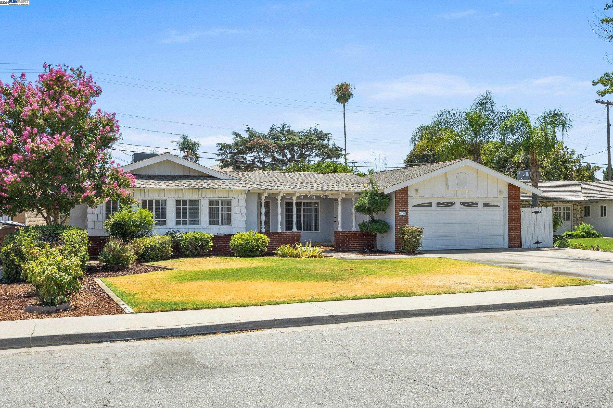 Detail Gallery Image 2 of 36 For 6201 Hartman Ave, Bakersfield,  CA 93309 - 4 Beds | 2 Baths