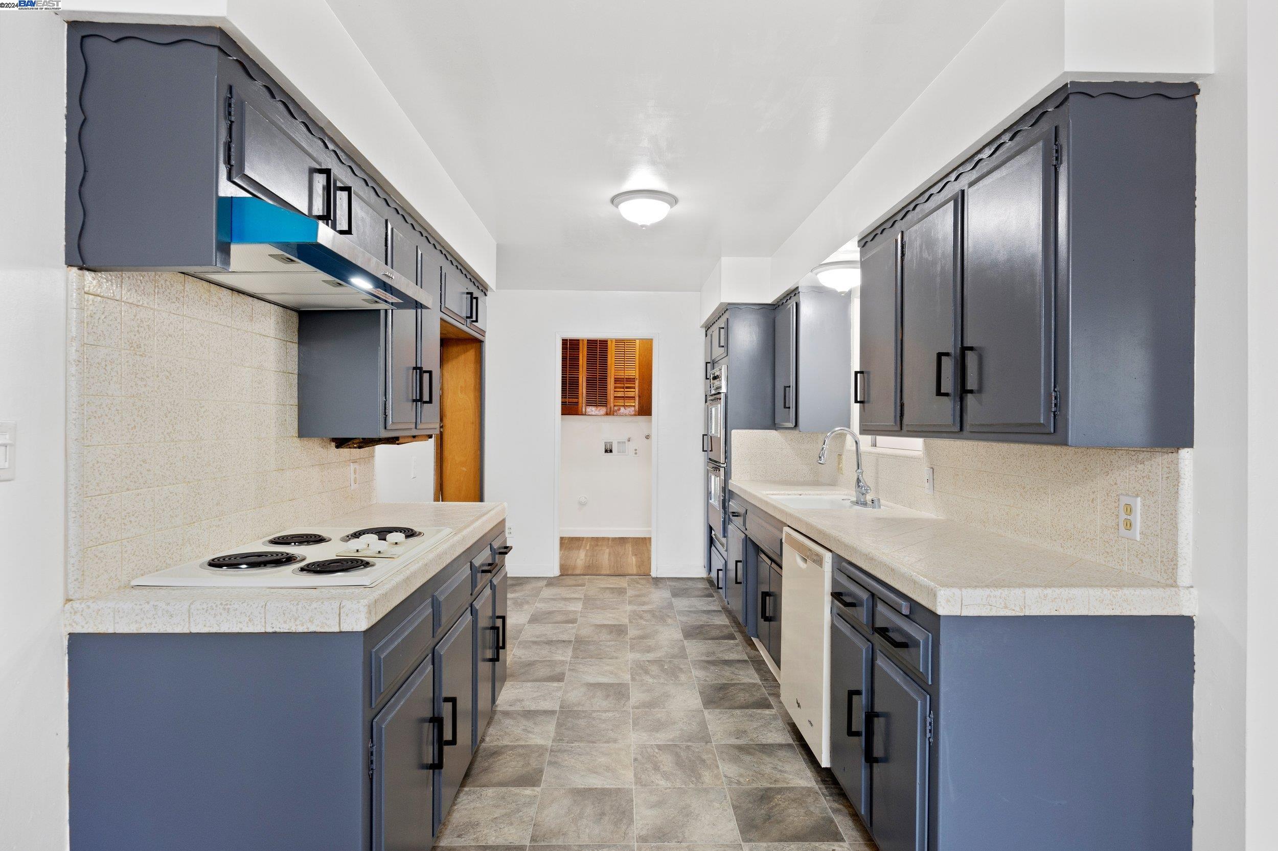 Detail Gallery Image 17 of 36 For 6201 Hartman Ave, Bakersfield,  CA 93309 - 4 Beds | 2 Baths