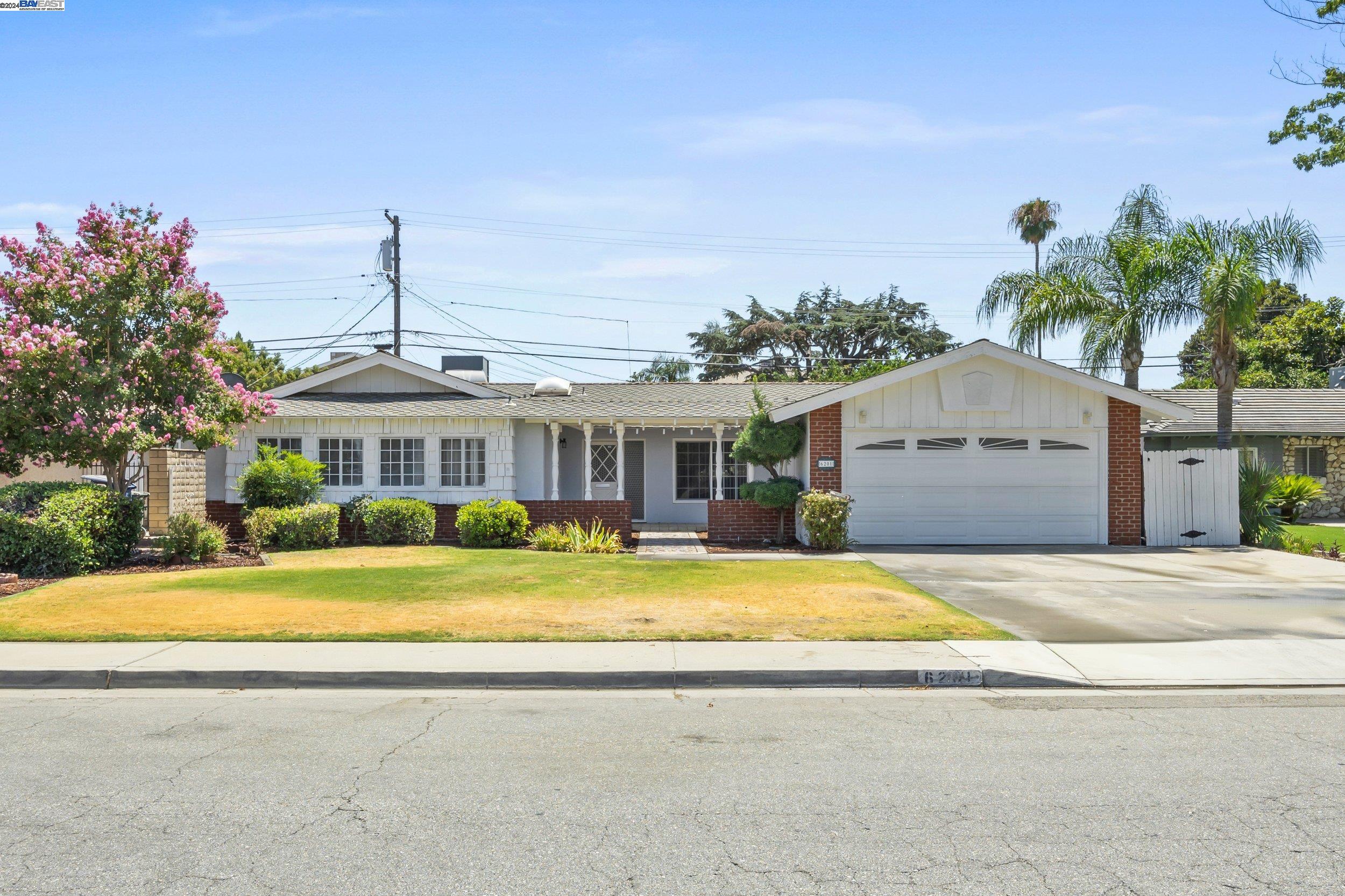 Detail Gallery Image 4 of 36 For 6201 Hartman Ave, Bakersfield,  CA 93309 - 4 Beds | 2 Baths
