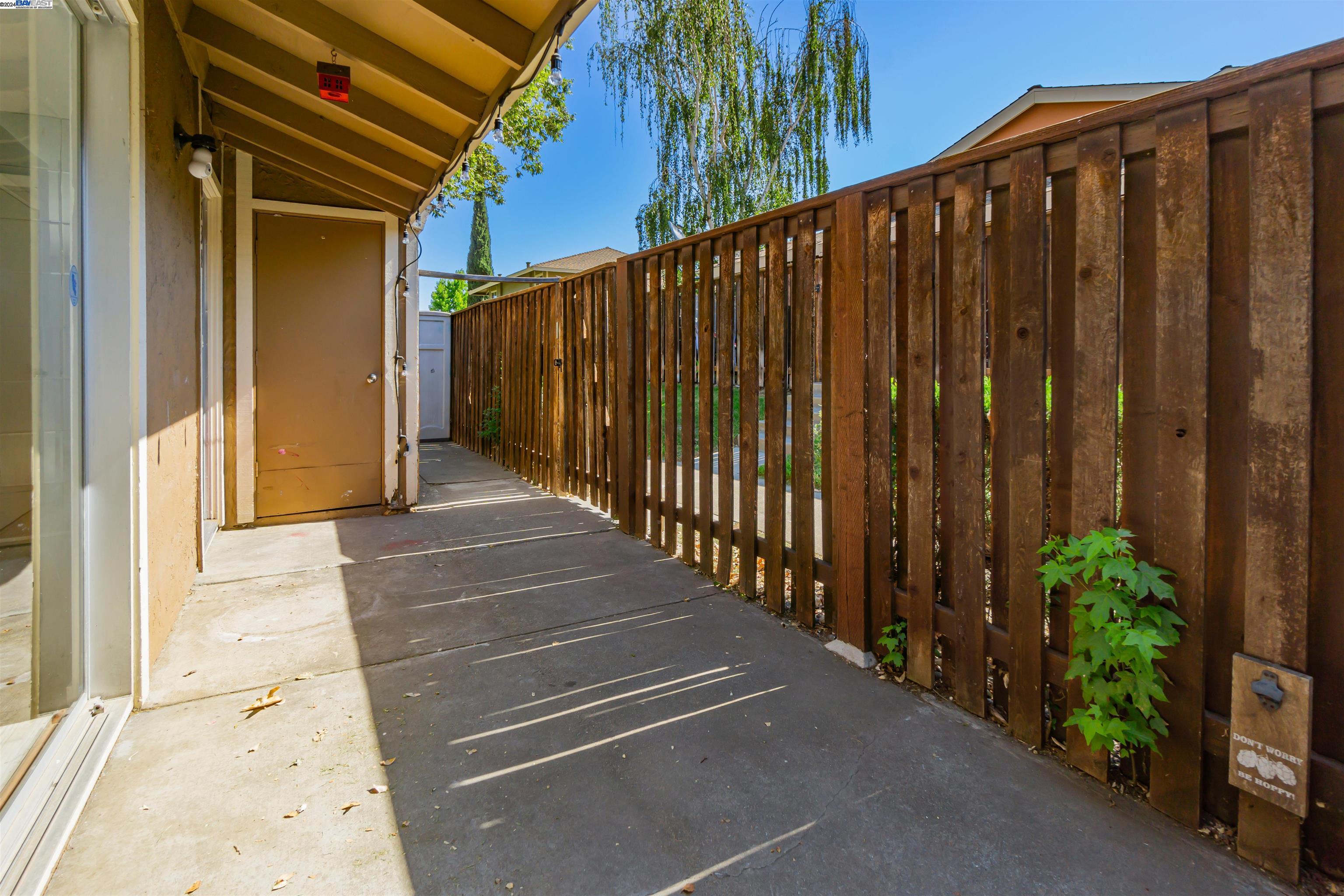 Detail Gallery Image 30 of 38 For 2073 Olivera Rd #F,  Concord,  CA 94520 - 2 Beds | 1 Baths