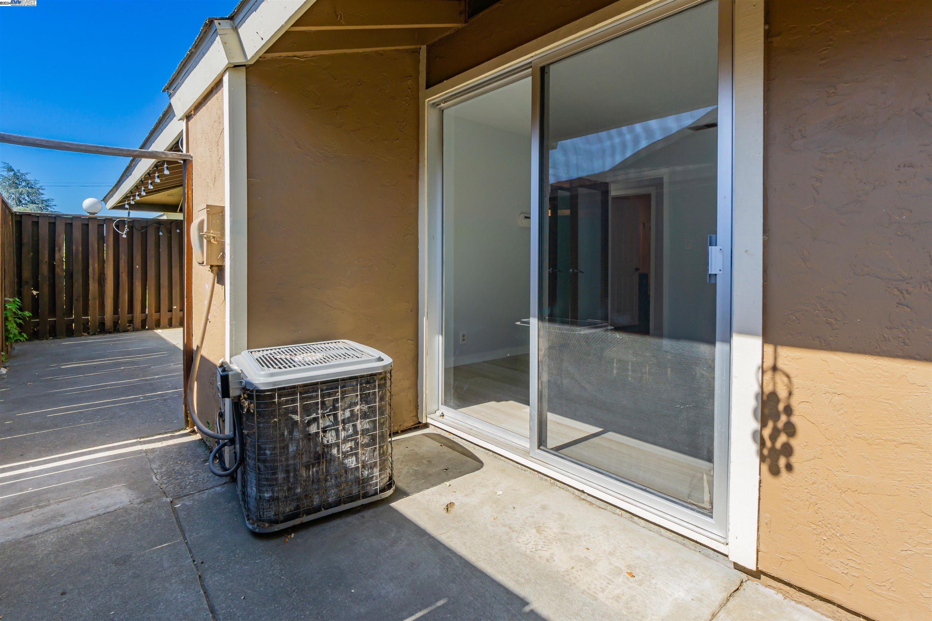 Detail Gallery Image 35 of 38 For 2073 Olivera Rd #F,  Concord,  CA 94520 - 2 Beds | 1 Baths