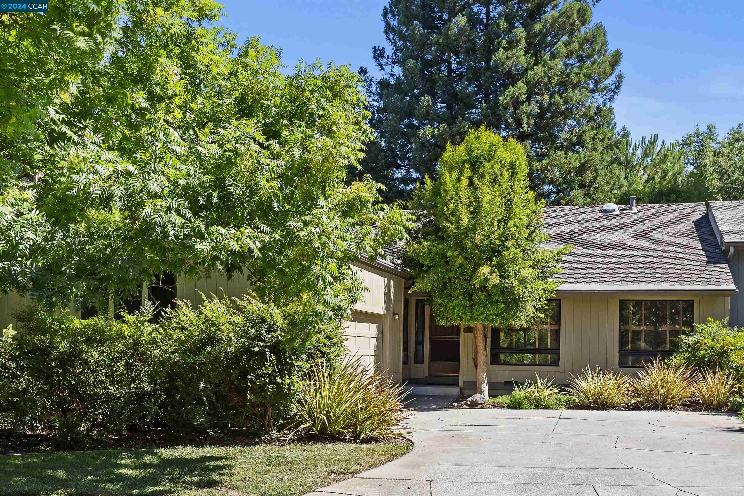 More Details about MLS # 41068111 : 3113 LIPPIZANER LN