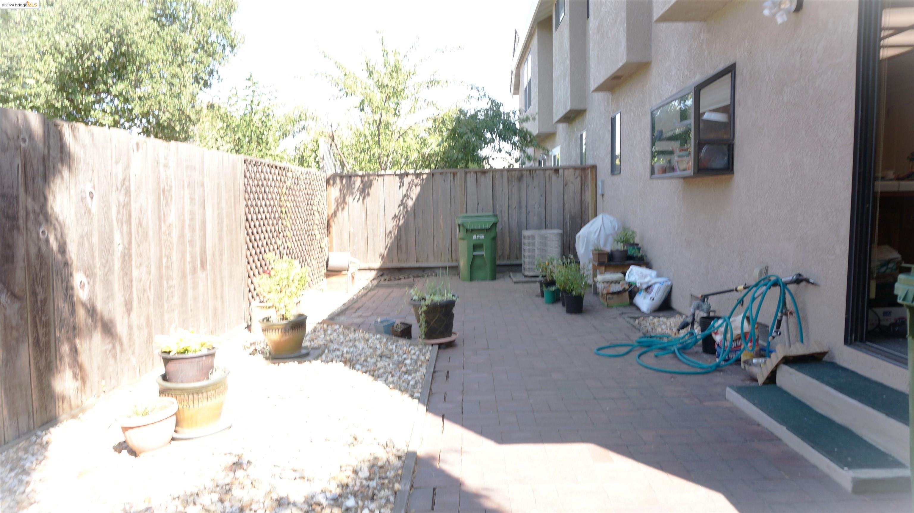 Detail Gallery Image 15 of 17 For 20634 Maria Ct, Castro Valley,  CA 94546 - 2 Beds | 2/1 Baths